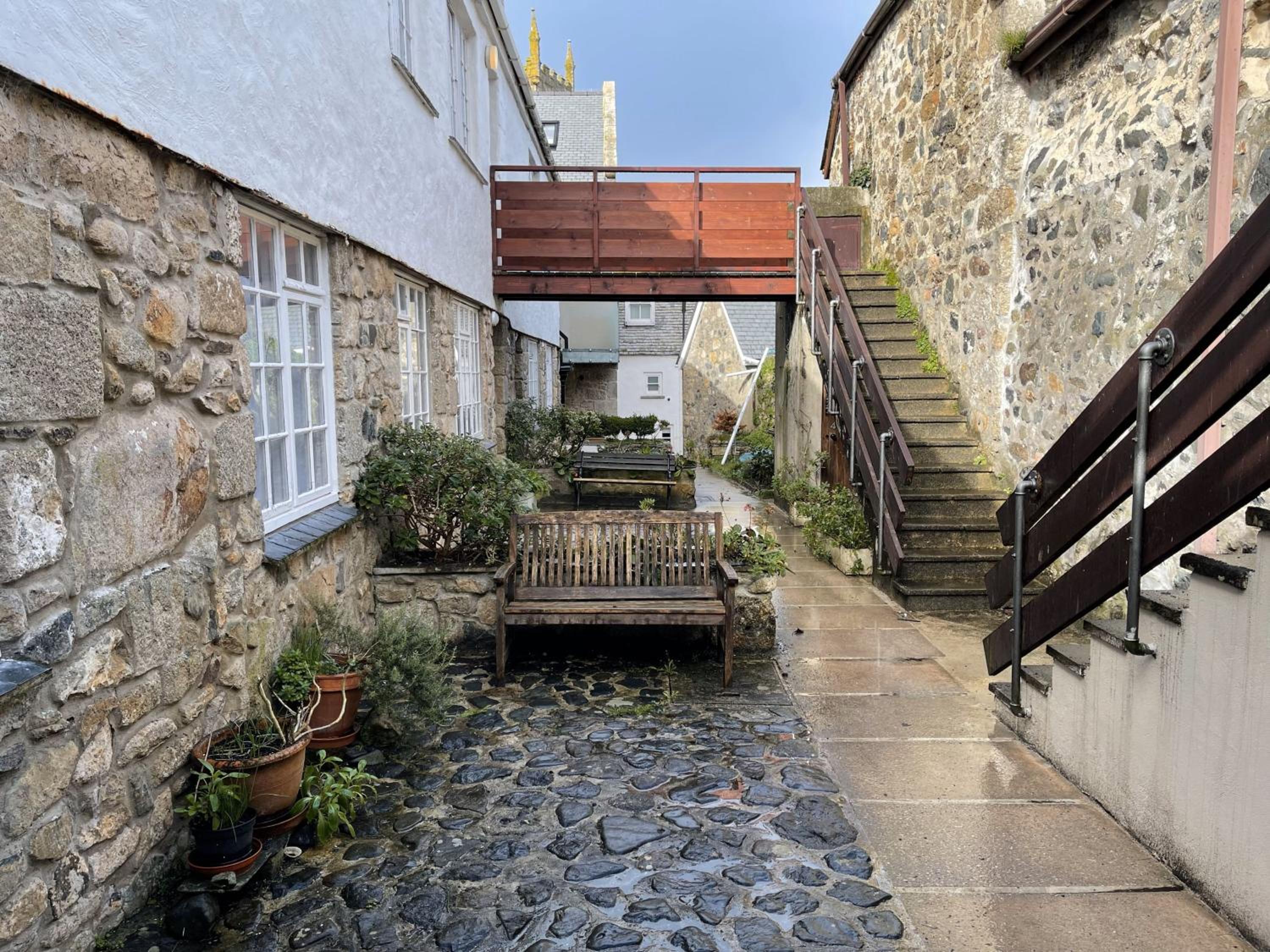 3 Redfern Court