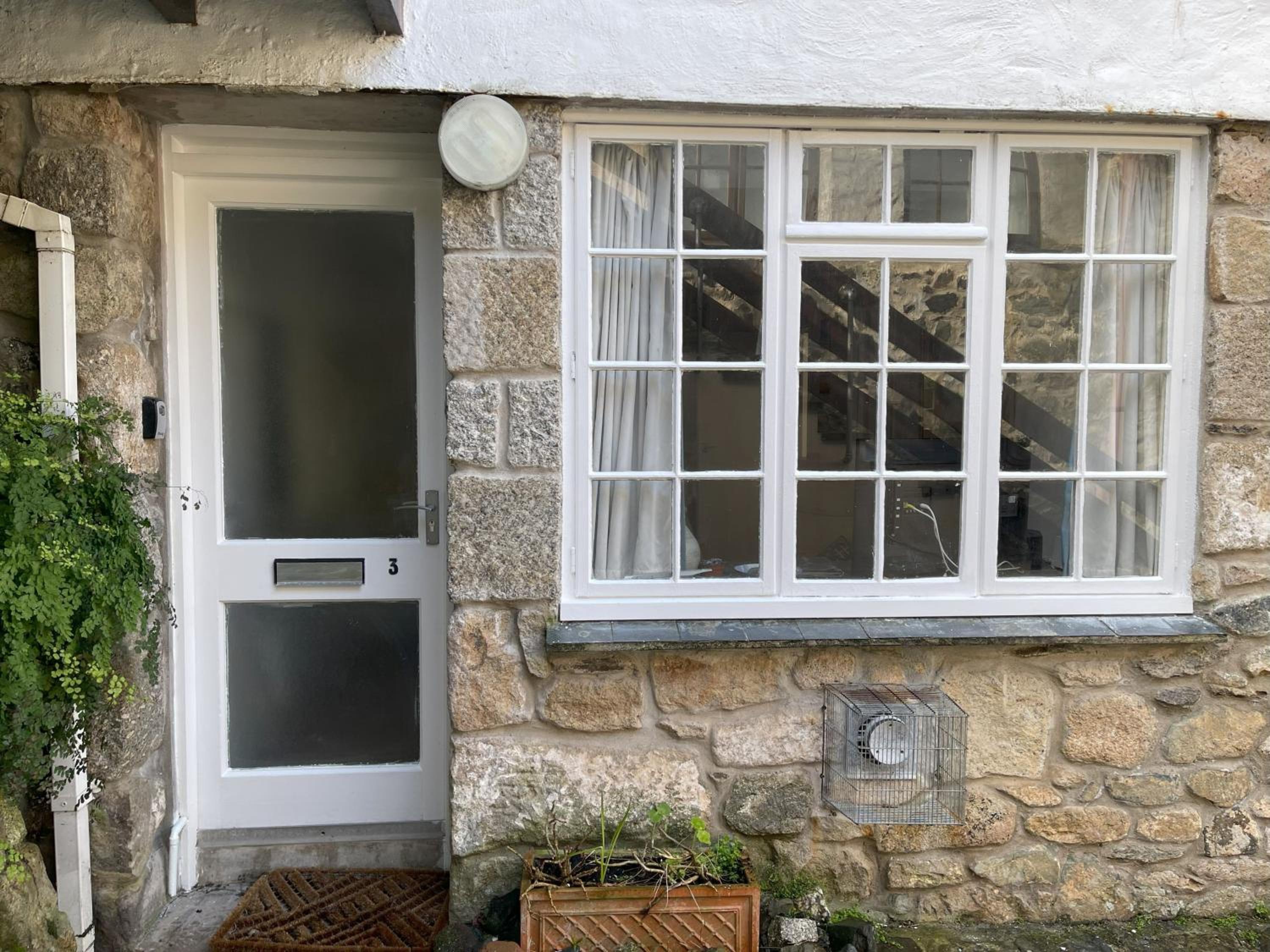 3 Redfern Court