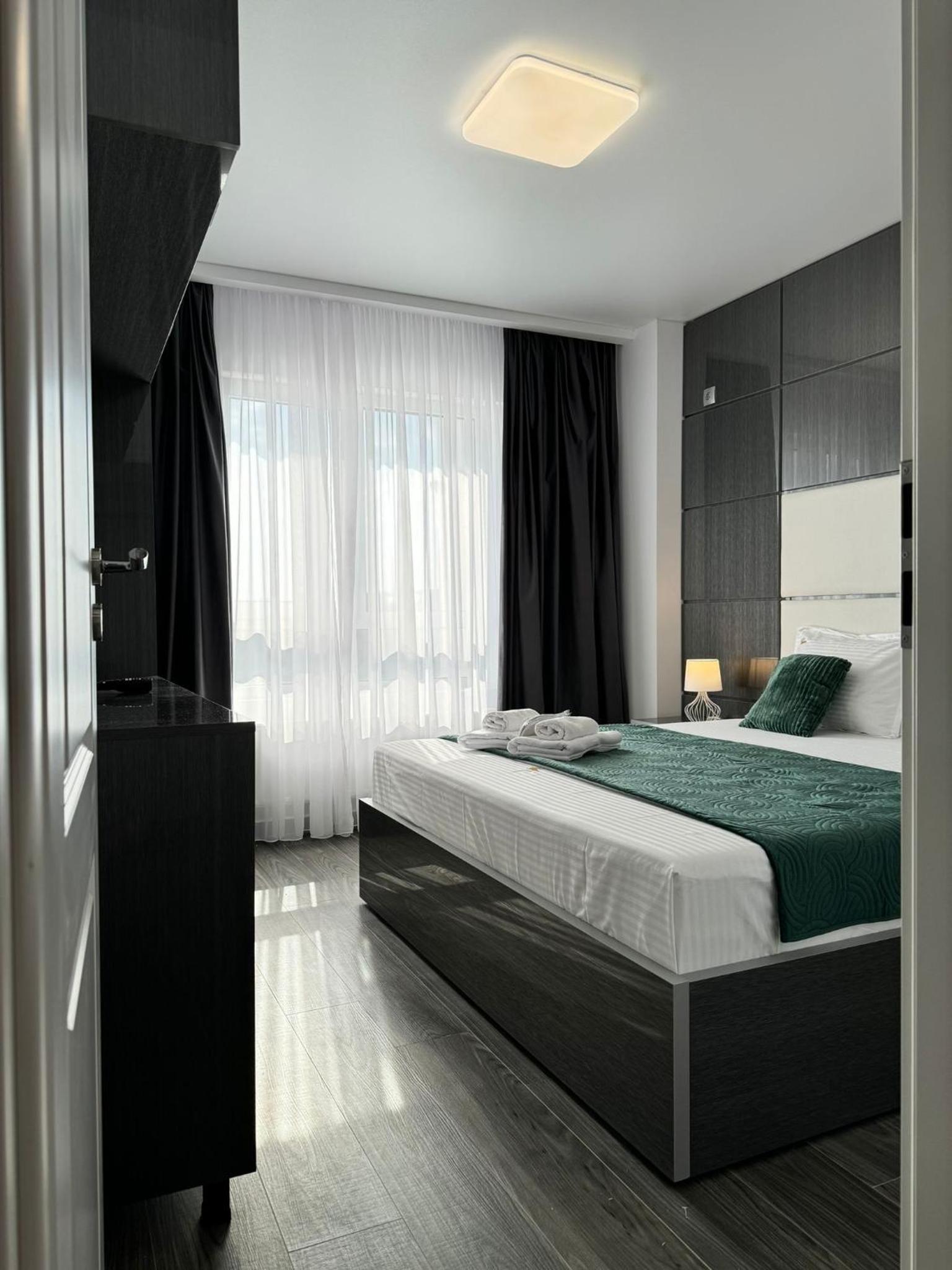 Central Address Towers by GLAM Apartments Bucharest with Parking view 3