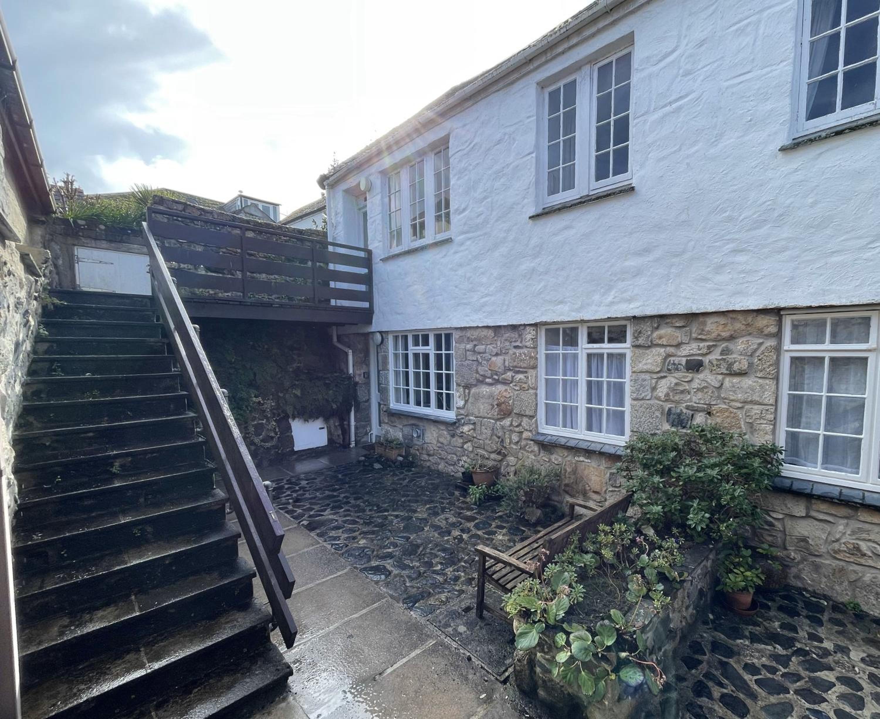 3 Redfern Court