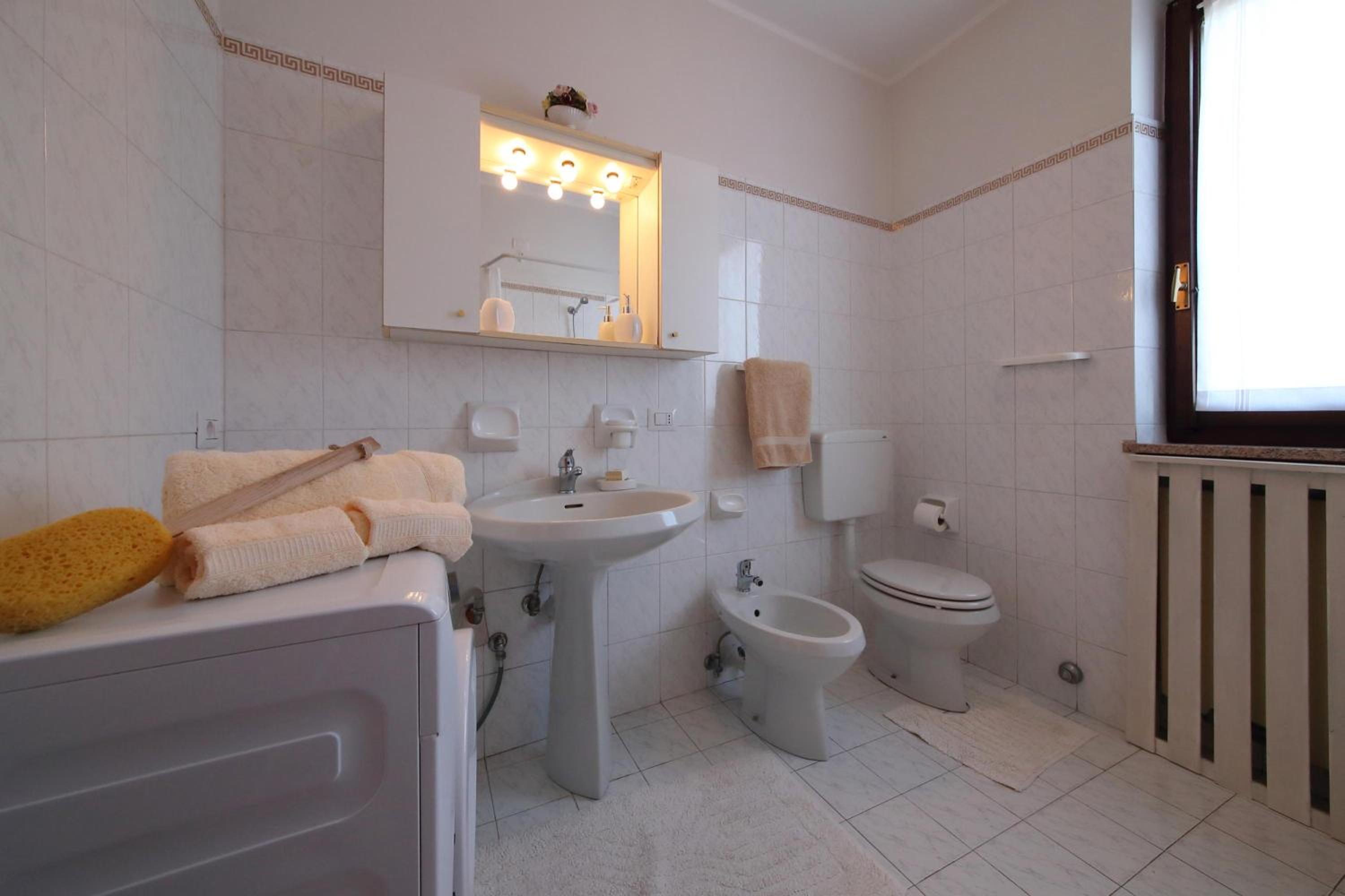 Sunrise in Baveno: Apartment for 4 with Balcony - Happy Rentals