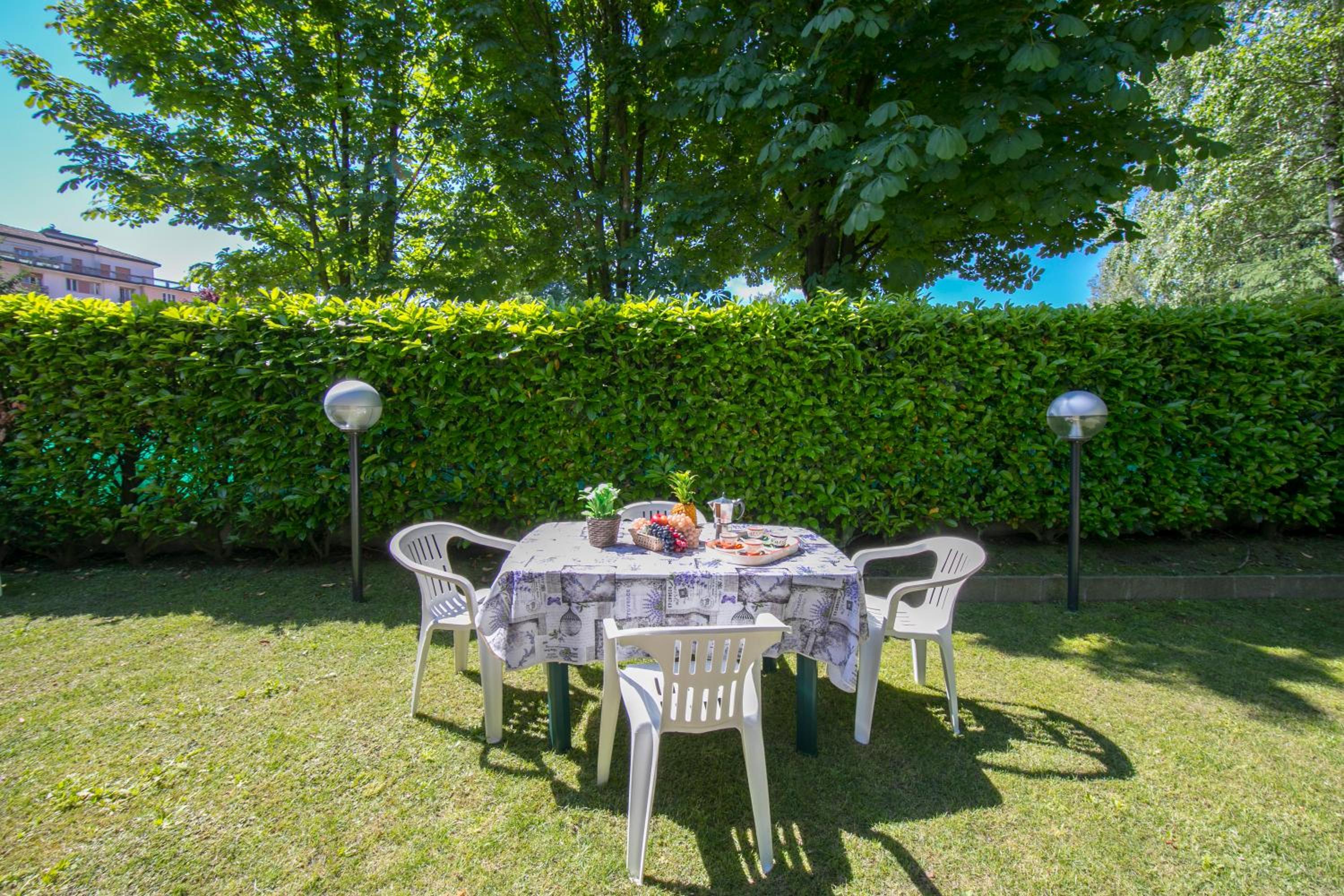 Le Betulle Private Garden & Parking in Laveno - Happy Rentals