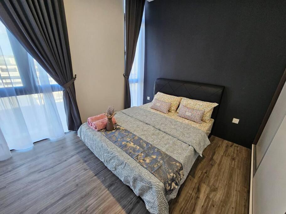 Kuching Podium Opposite Mall 3BR free parking with Pool A1 photo 8