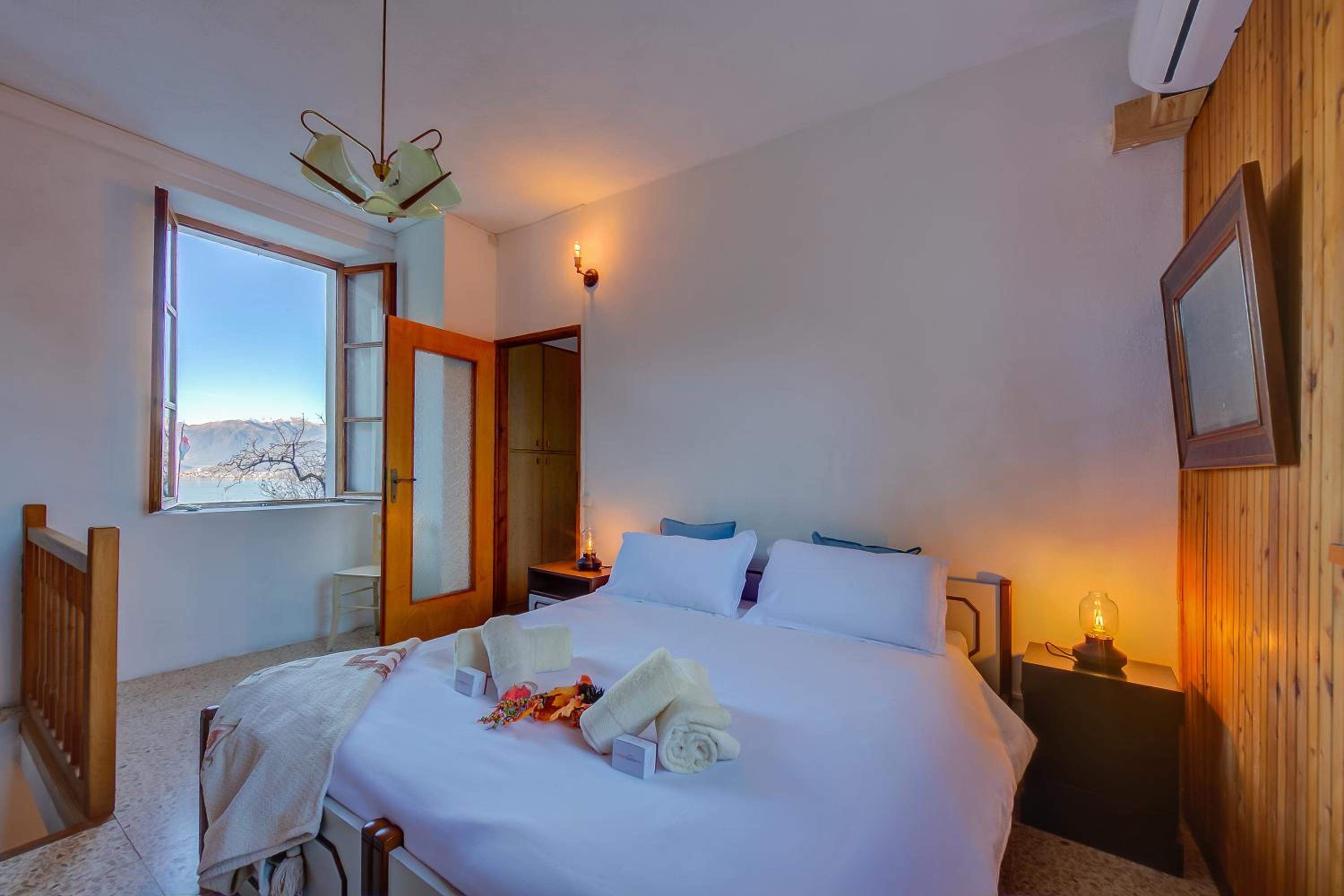 Il Vigneto Sul Lago Vineyard Lake View - Happy Rentals view 5