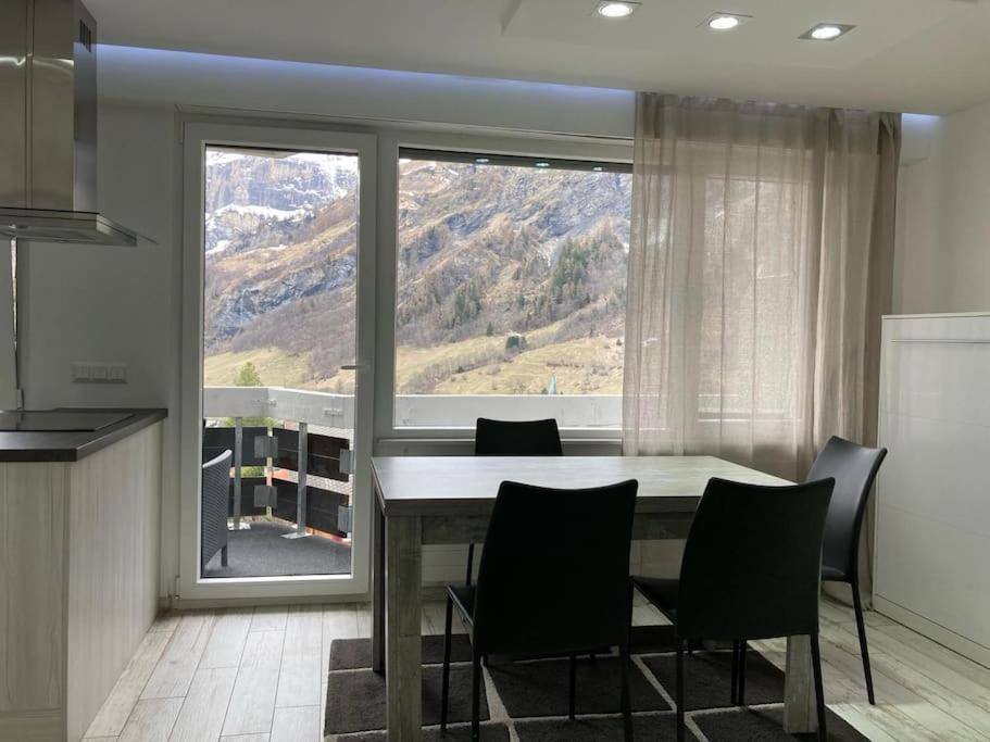 Renovated Studio | Dream Views • Balcony • Free Parking