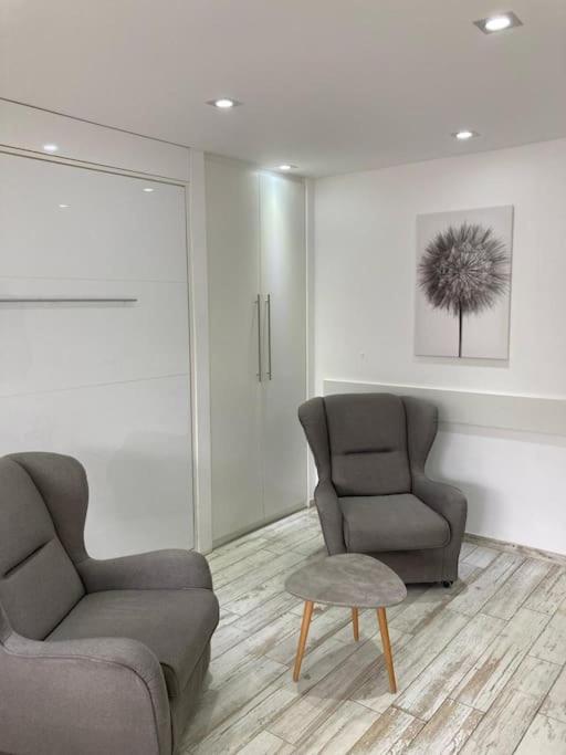 Renovated Studio | Dream Views • Balcony • Free Parking