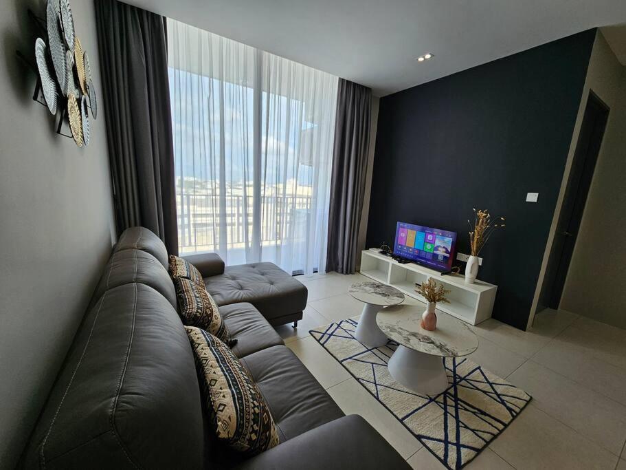 Kuching Podium Opposite Mall 3BR free parking with Pool A3 photo 1