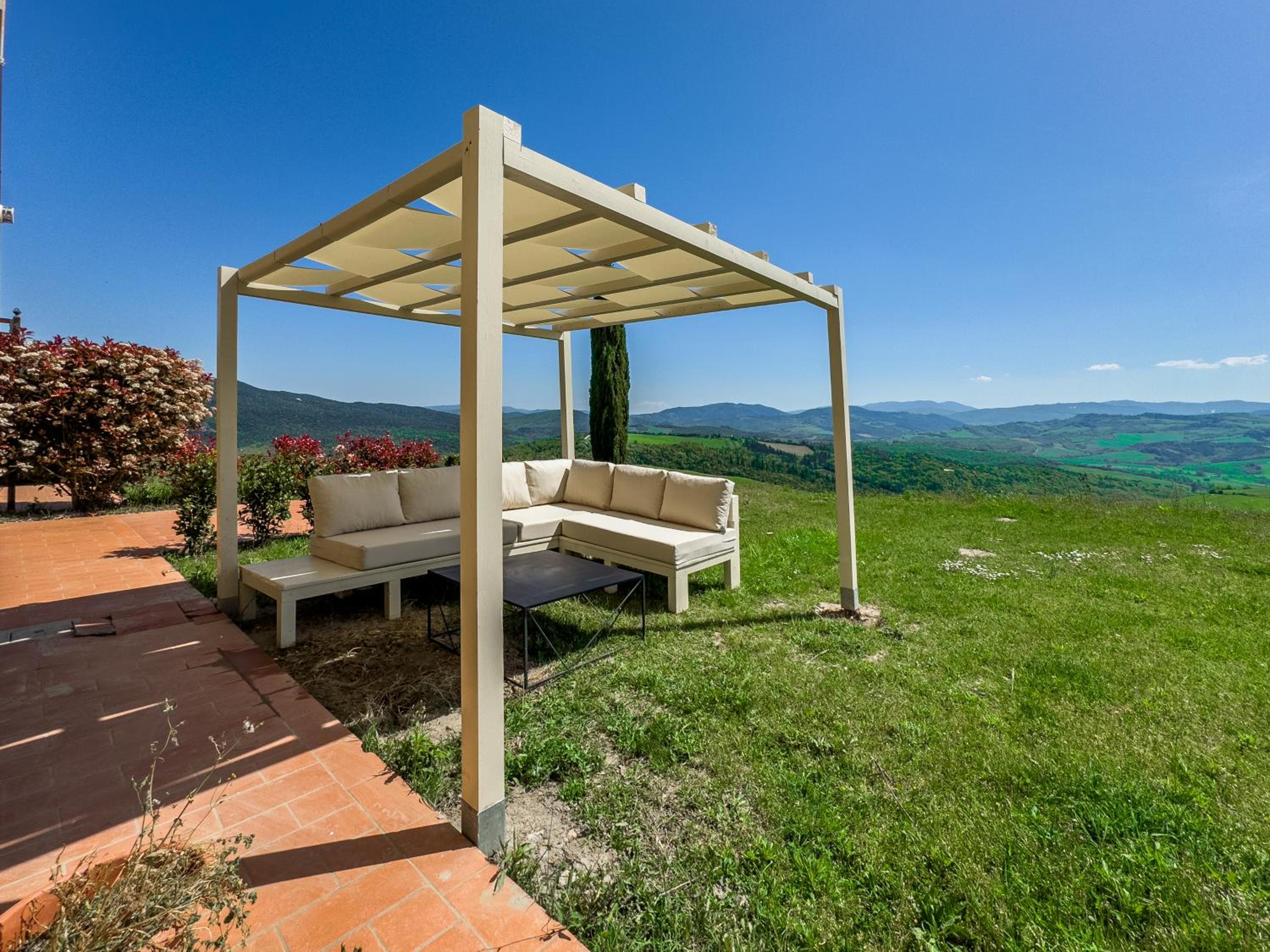 Prestigious Home - Pool, Gazebo, and Stellar Views
