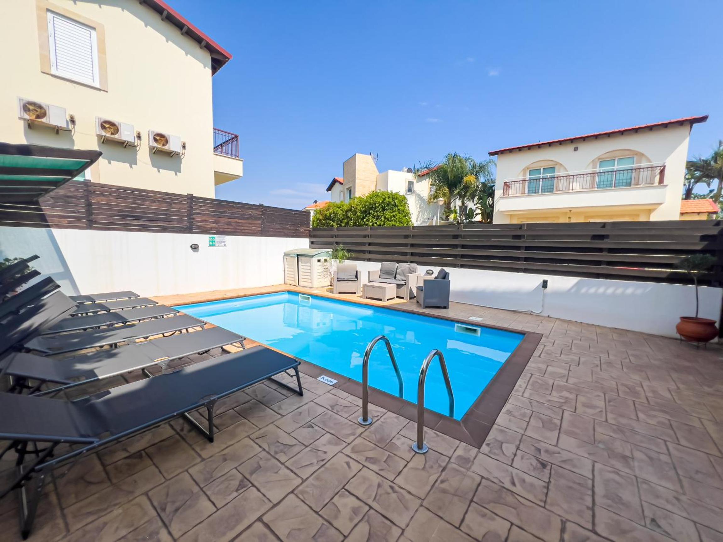 Villa Melinda - Beach & Pool Retreat
