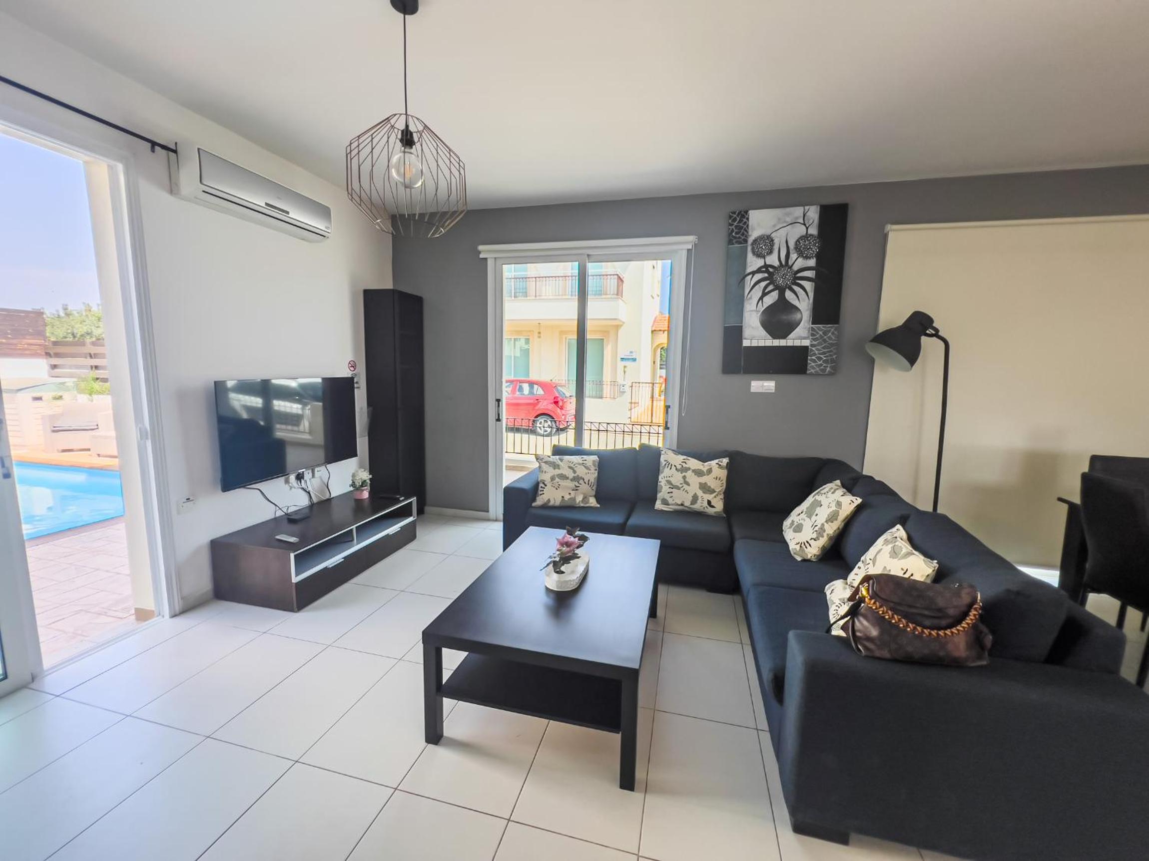 Villa Melinda - Beach & Pool Retreat