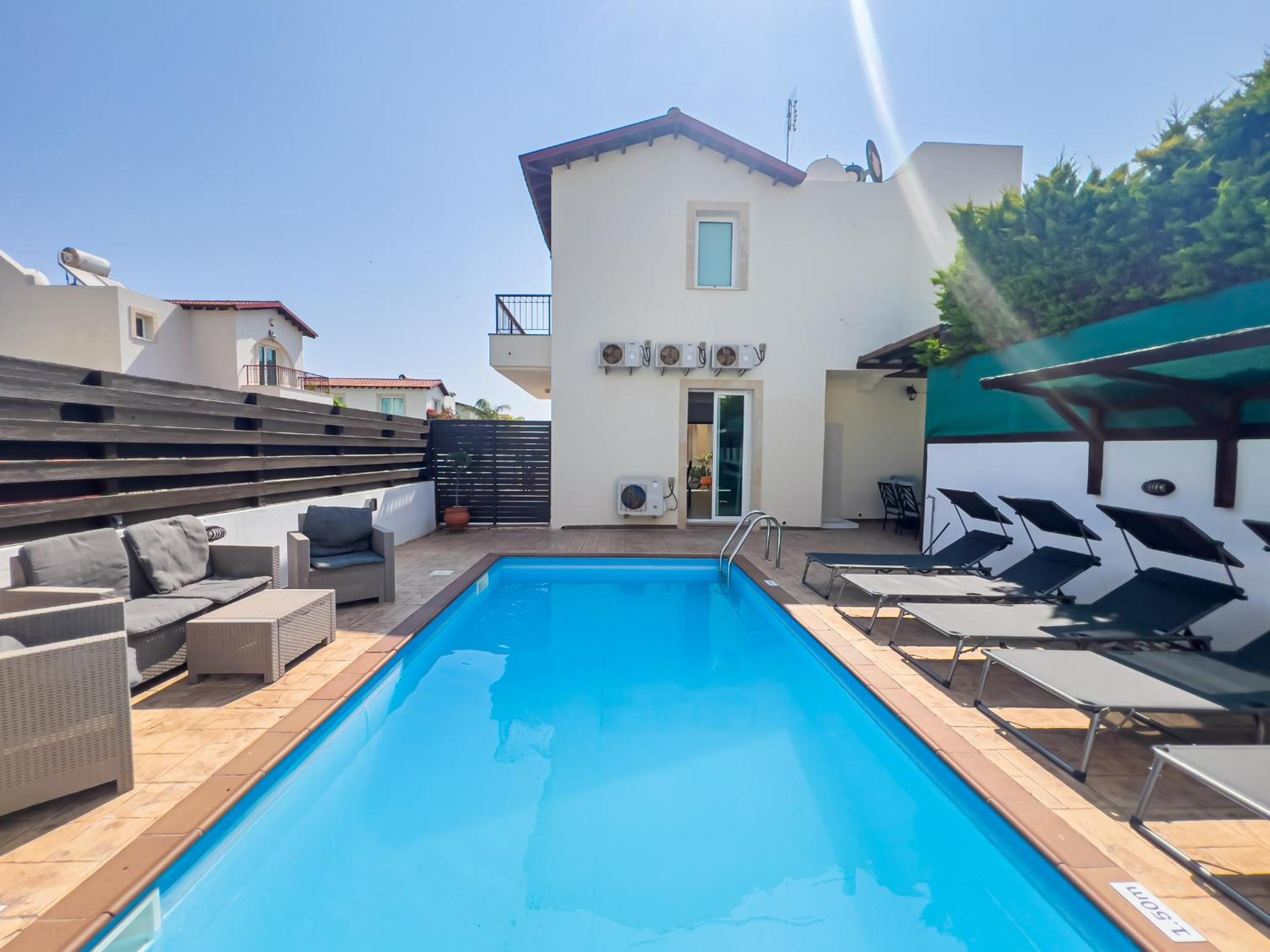 Villa Melinda - Beach & Pool Retreat
