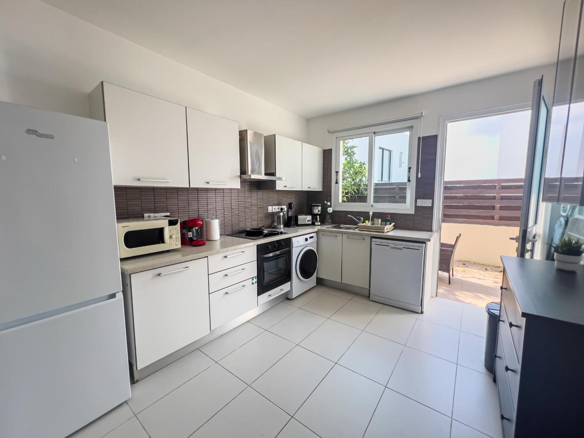 Villa Melinda - Beach & Pool Retreat