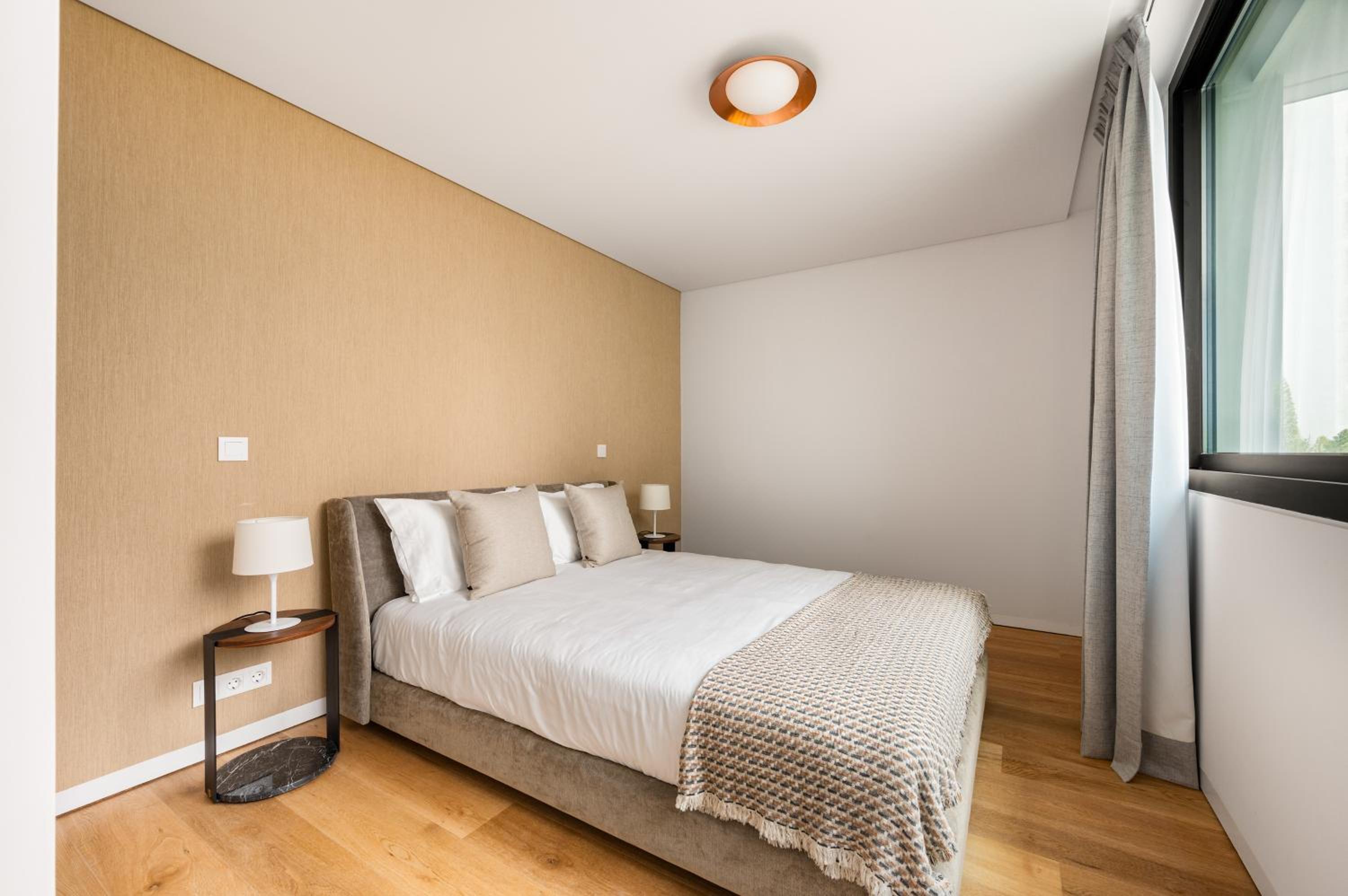 Mirabilis Apartments - LX Living
