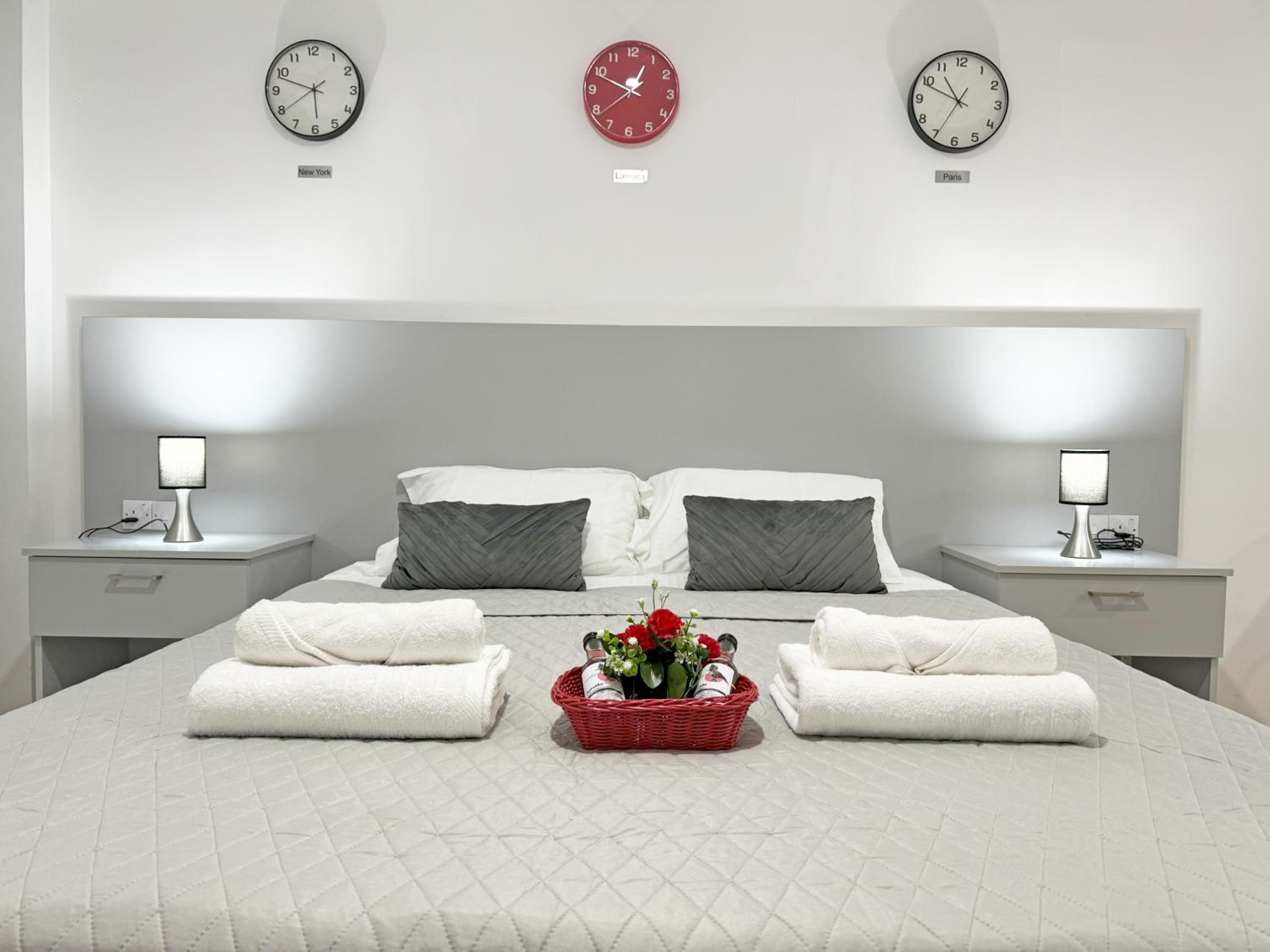 Palmbeach Larnaka Finikoudes - 1min to beach