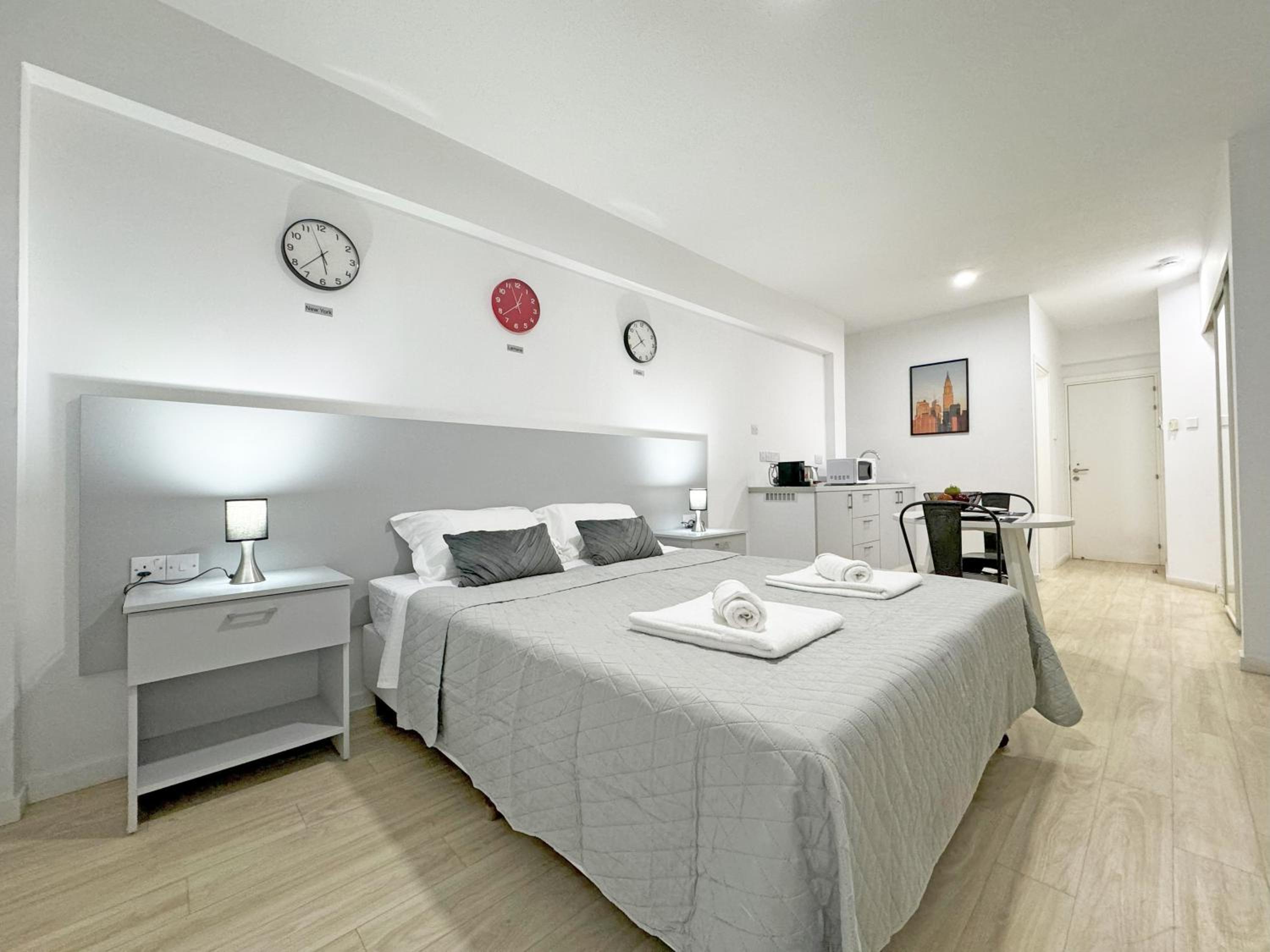 Palmbeach Larnaka Finikoudes - 1min to beach