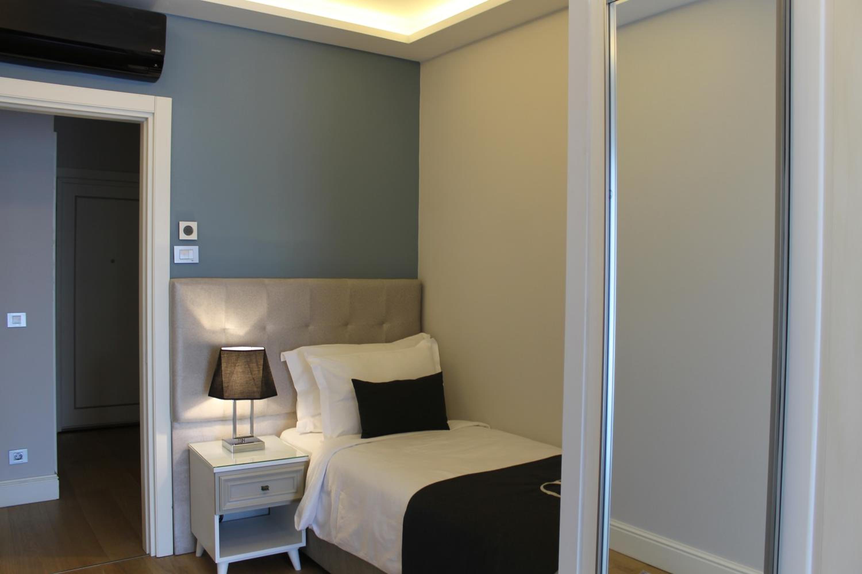 Garlon Residence - Image 270