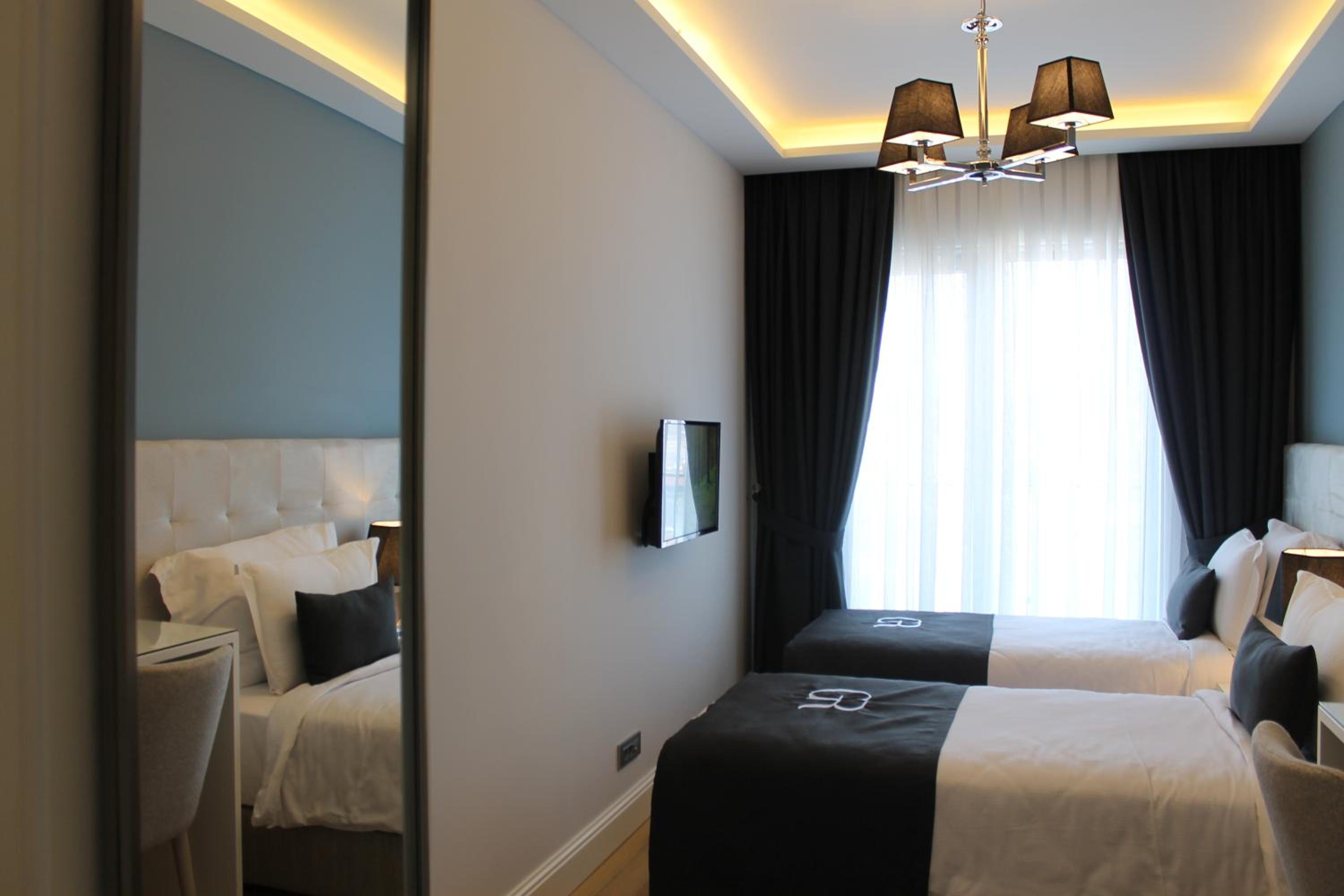 Garlon Residence - Image 271