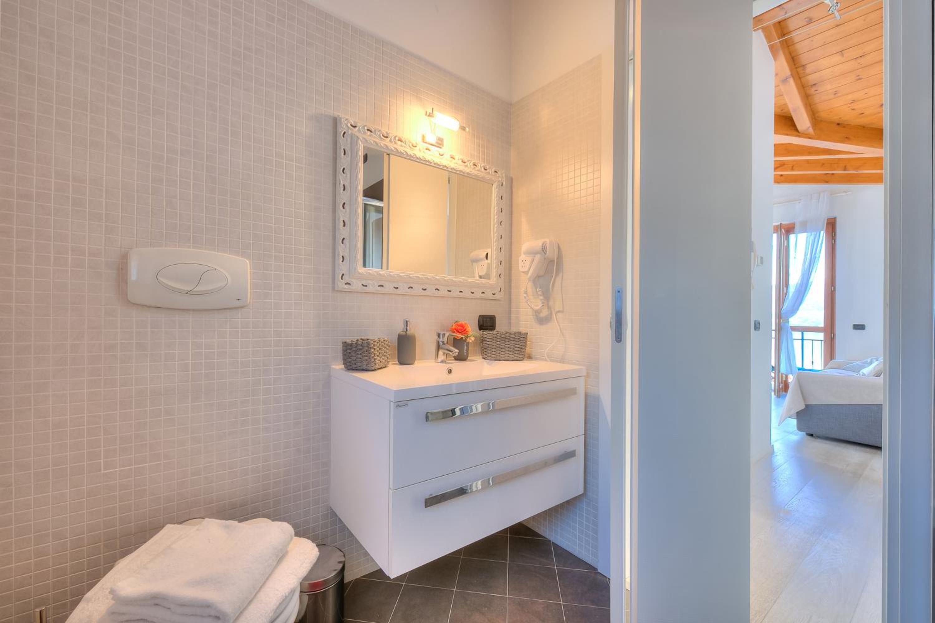 La Brezza Del Lago Maggiore with view - Happy Rentals view 5