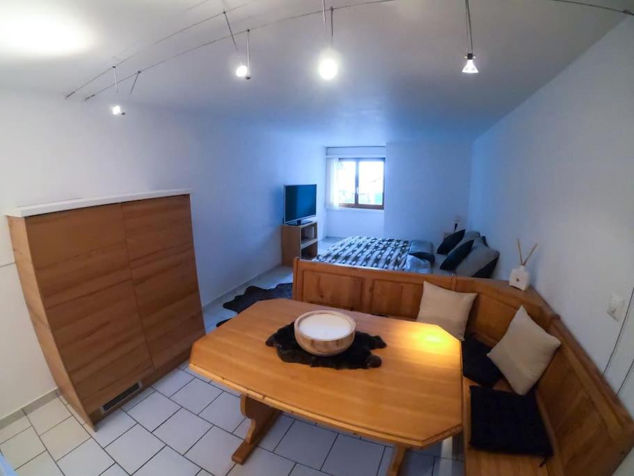 Private apartment with parking spot in the center