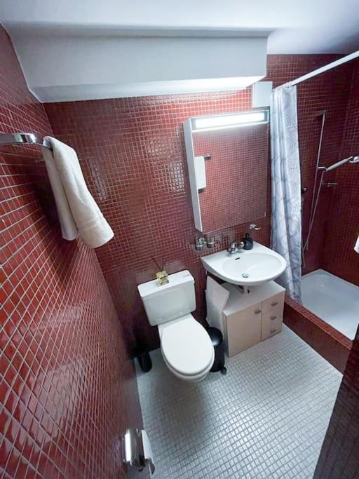 Private apartment with parking spot in the center