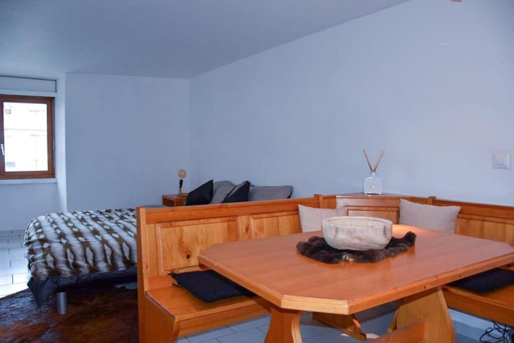 Private apartment with parking spot in the center