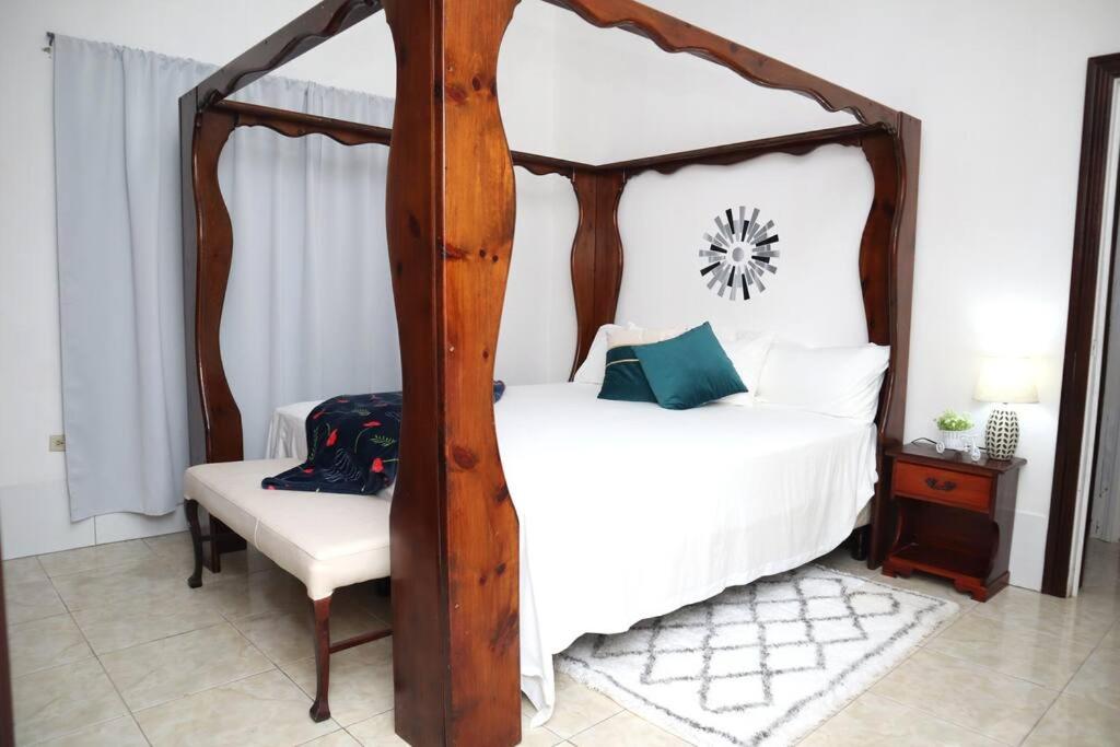 Mandeville Chateau