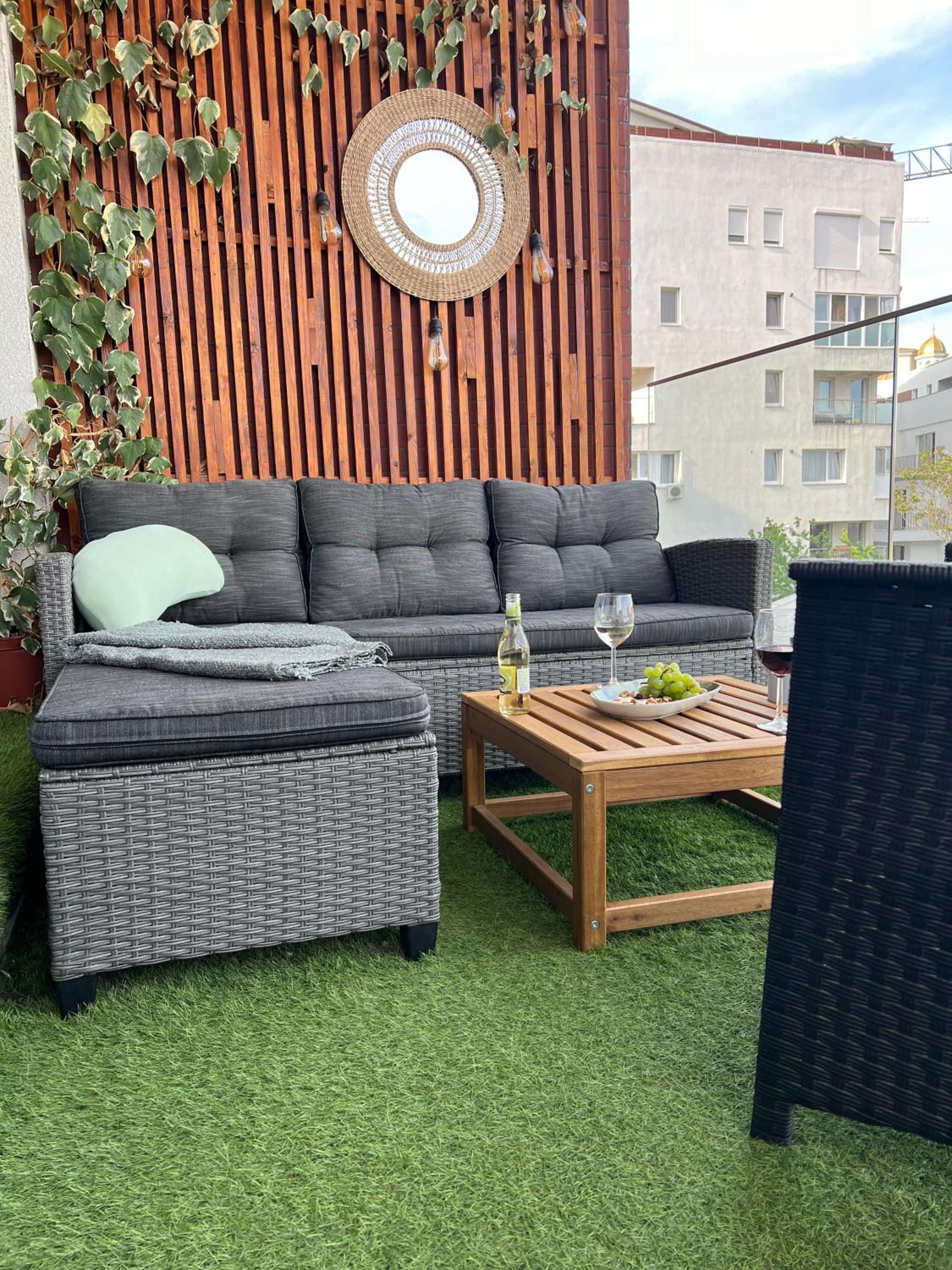 Cathedral Uptown-Urban Comfort with Balcony