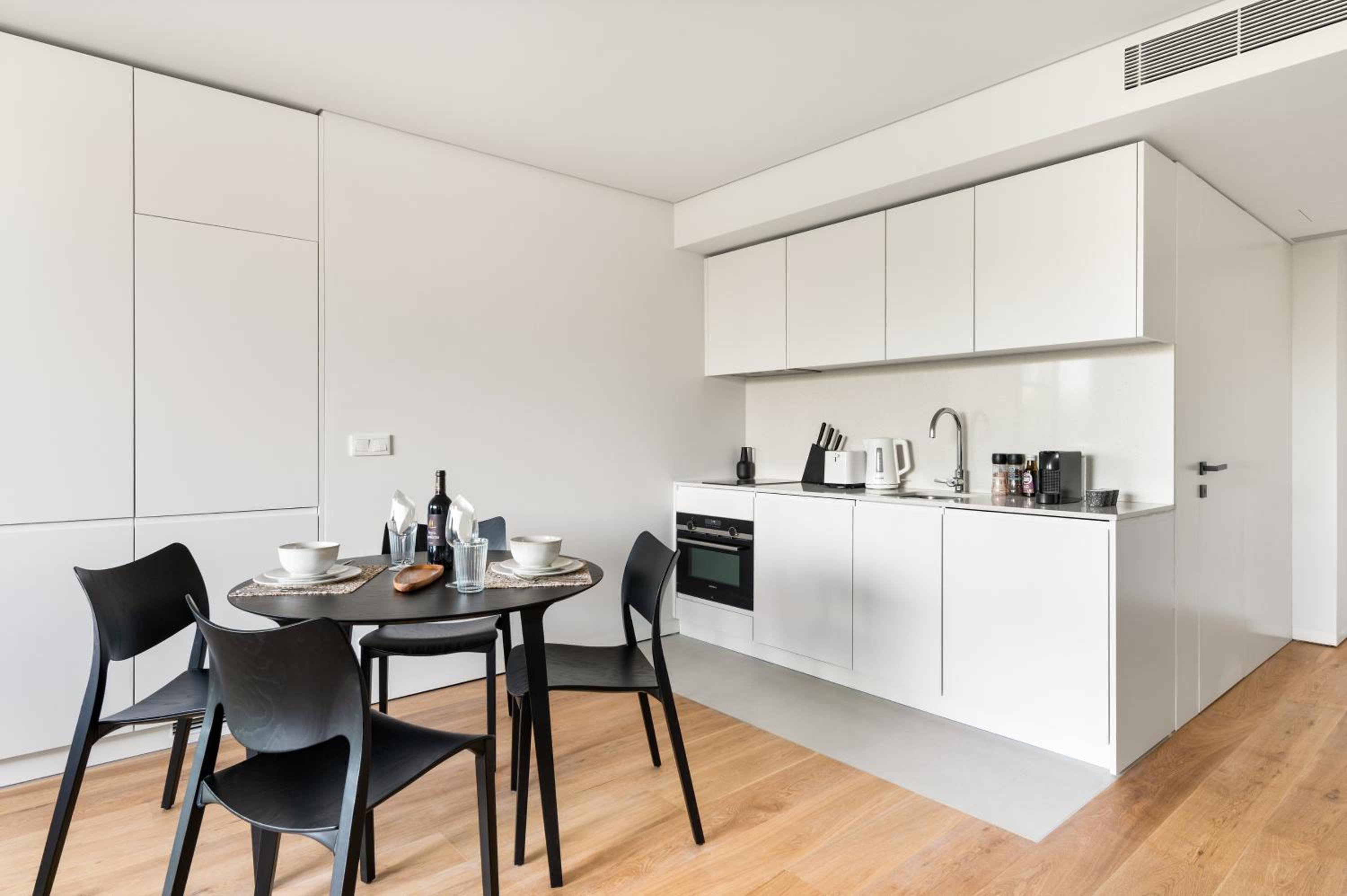 Mirabilis Apartments - LX Living
