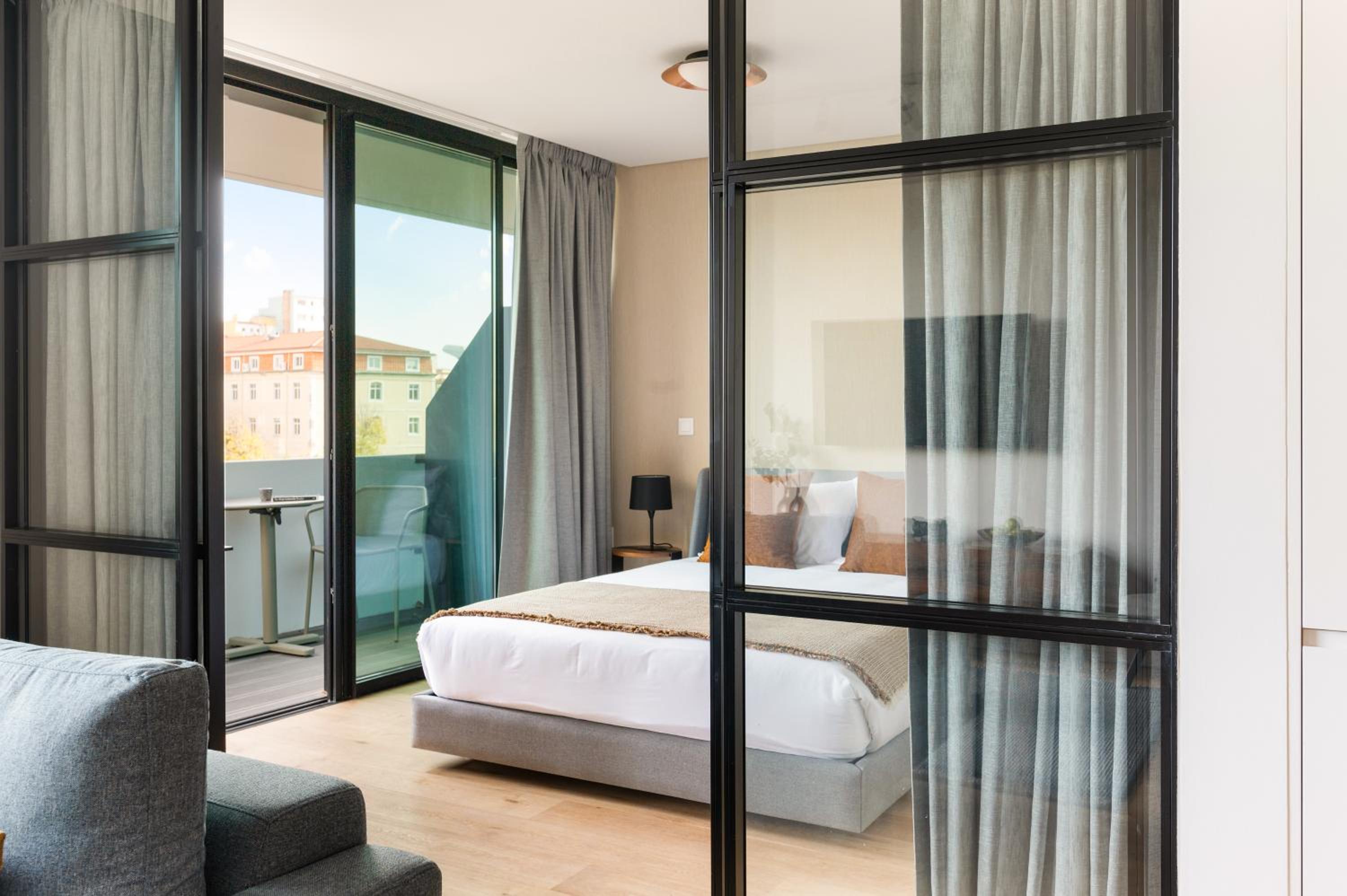 Mirabilis Apartments - LX Living