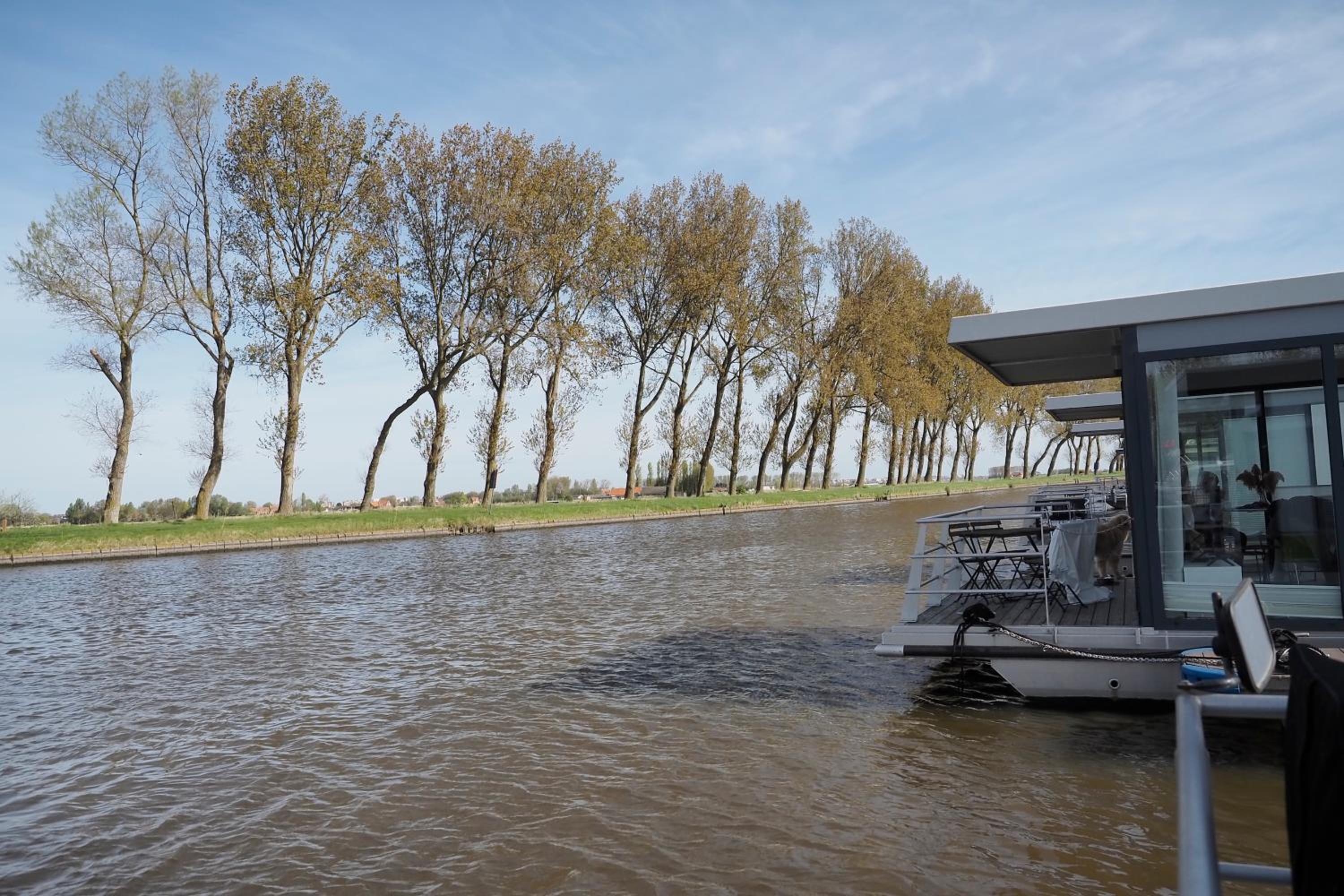 Houseboat Tiny Griffin
