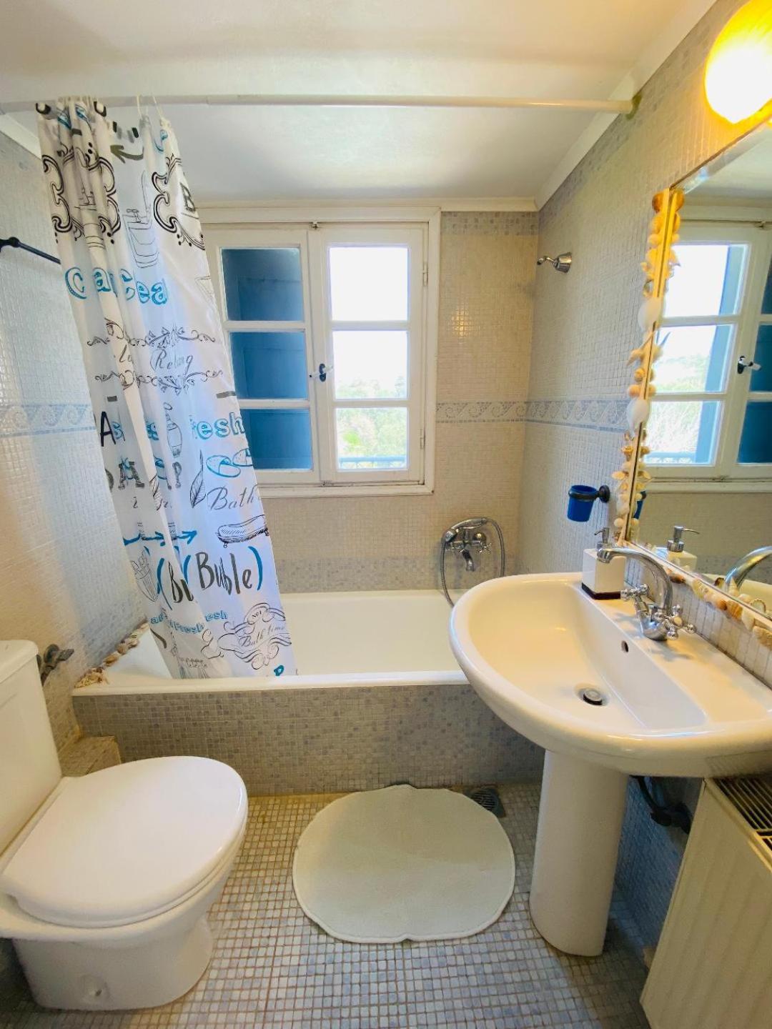 Cottage & private swimming pool photo 5