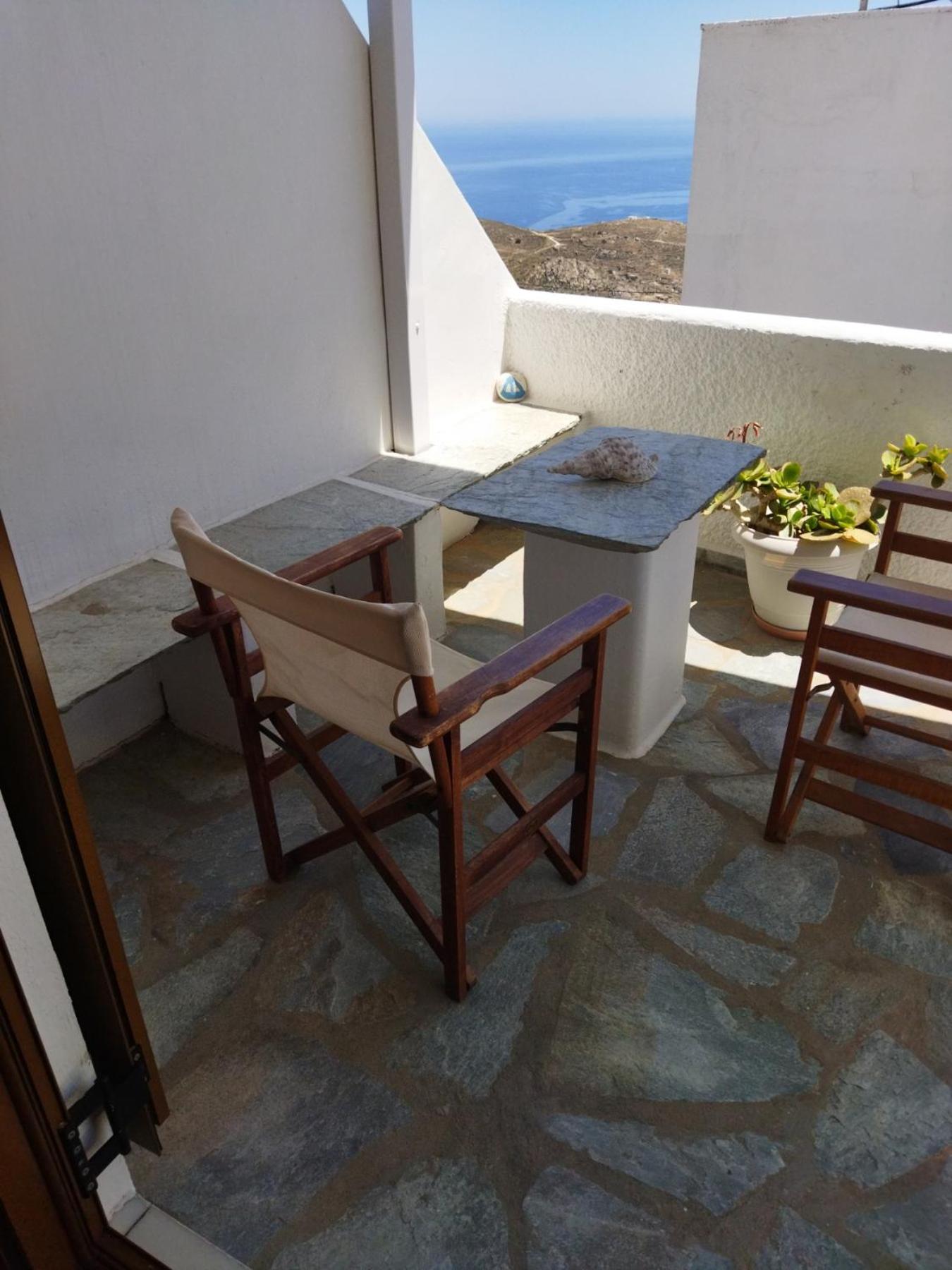 ANATOLI ROOMS SERIFOS