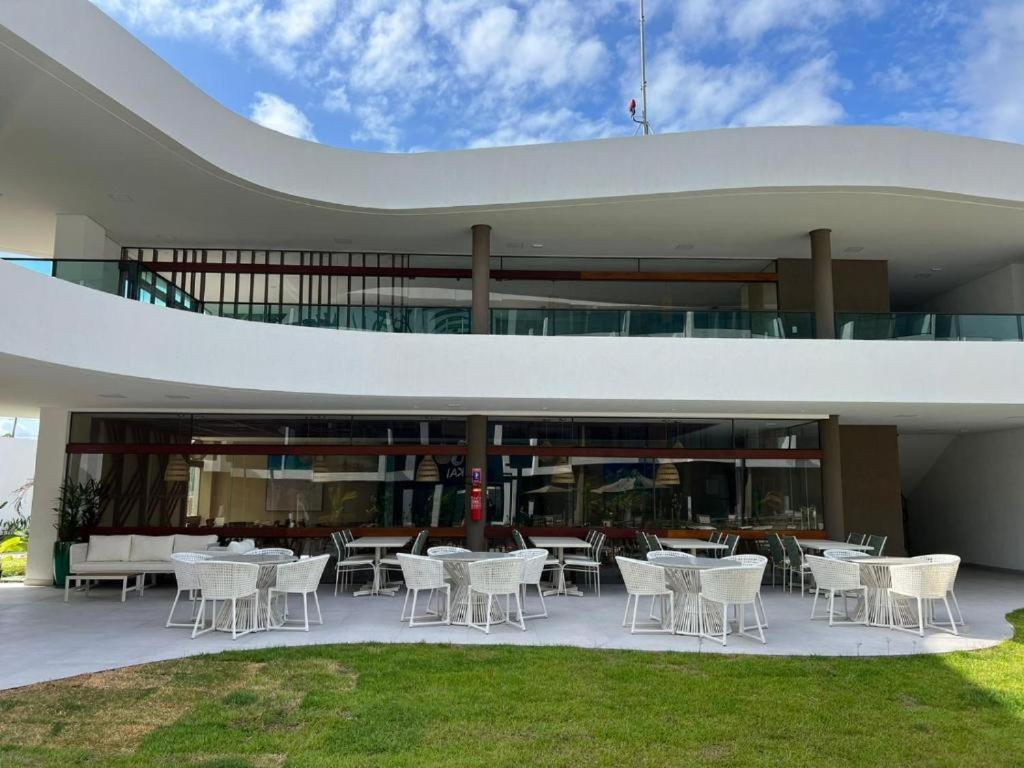 Resort em Porto de Galinhas- Flat Térreo Frente Piscinas- Muro Alto-B18