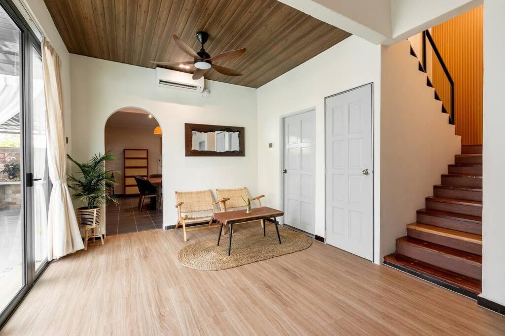 AFNA Wood House Private Pool Islamic Homestay photo 3