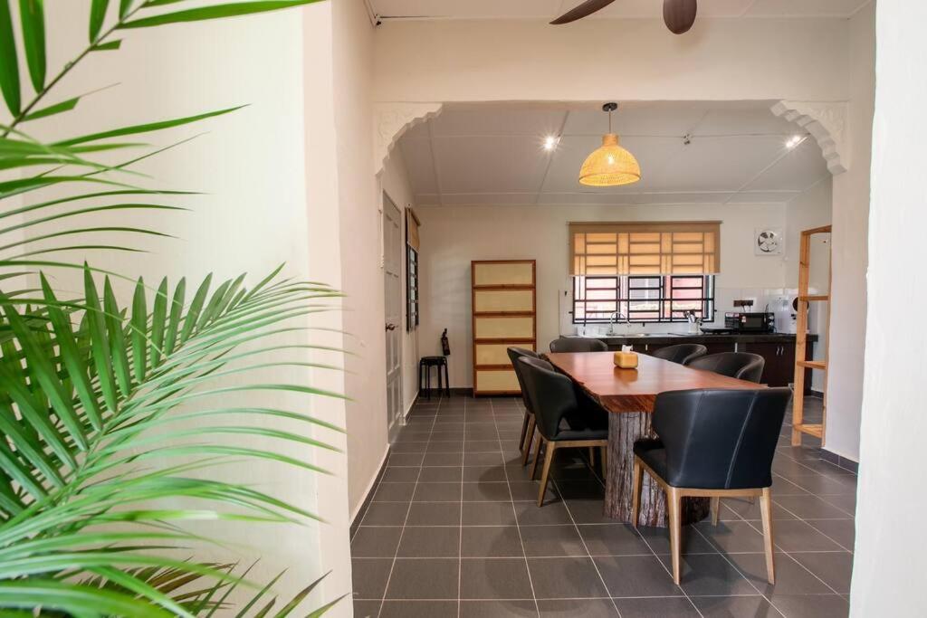 AFNA Wood House Private Pool Islamic Homestay photo 4
