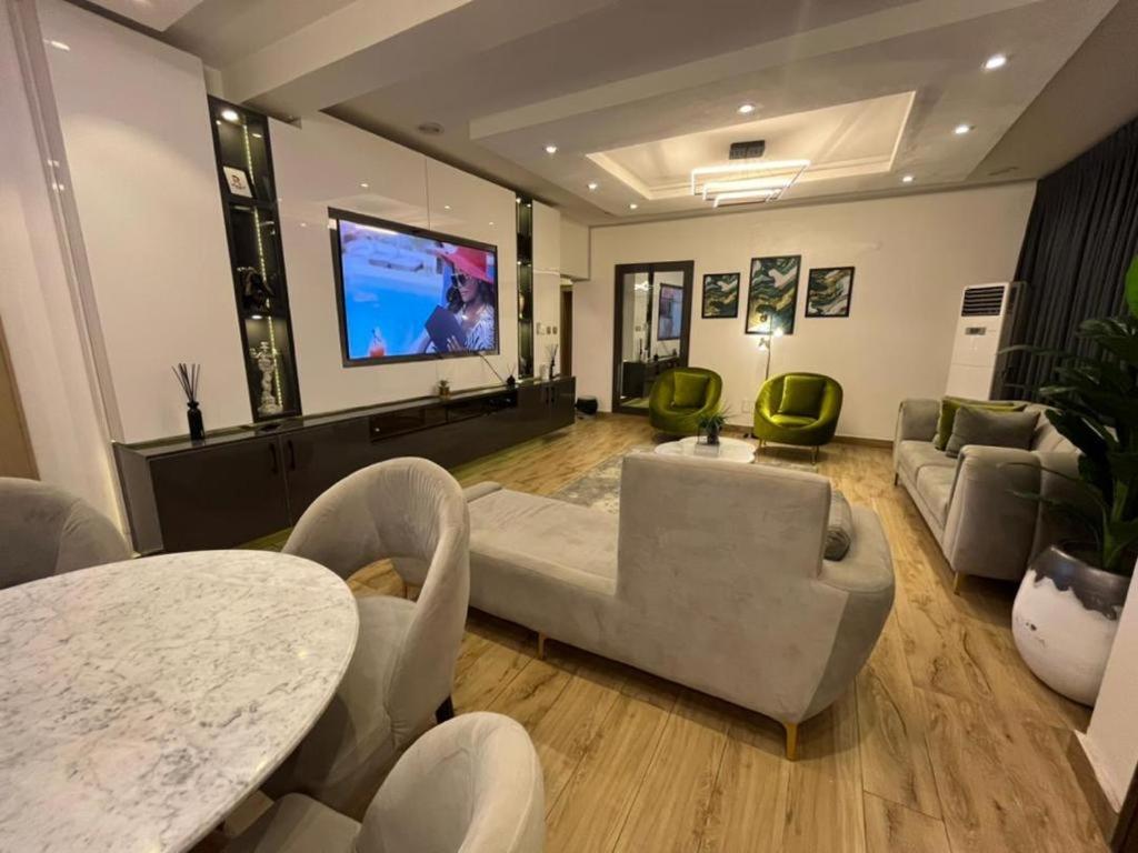 Modern 3Bed with Pool & Gym in Lekki view 3