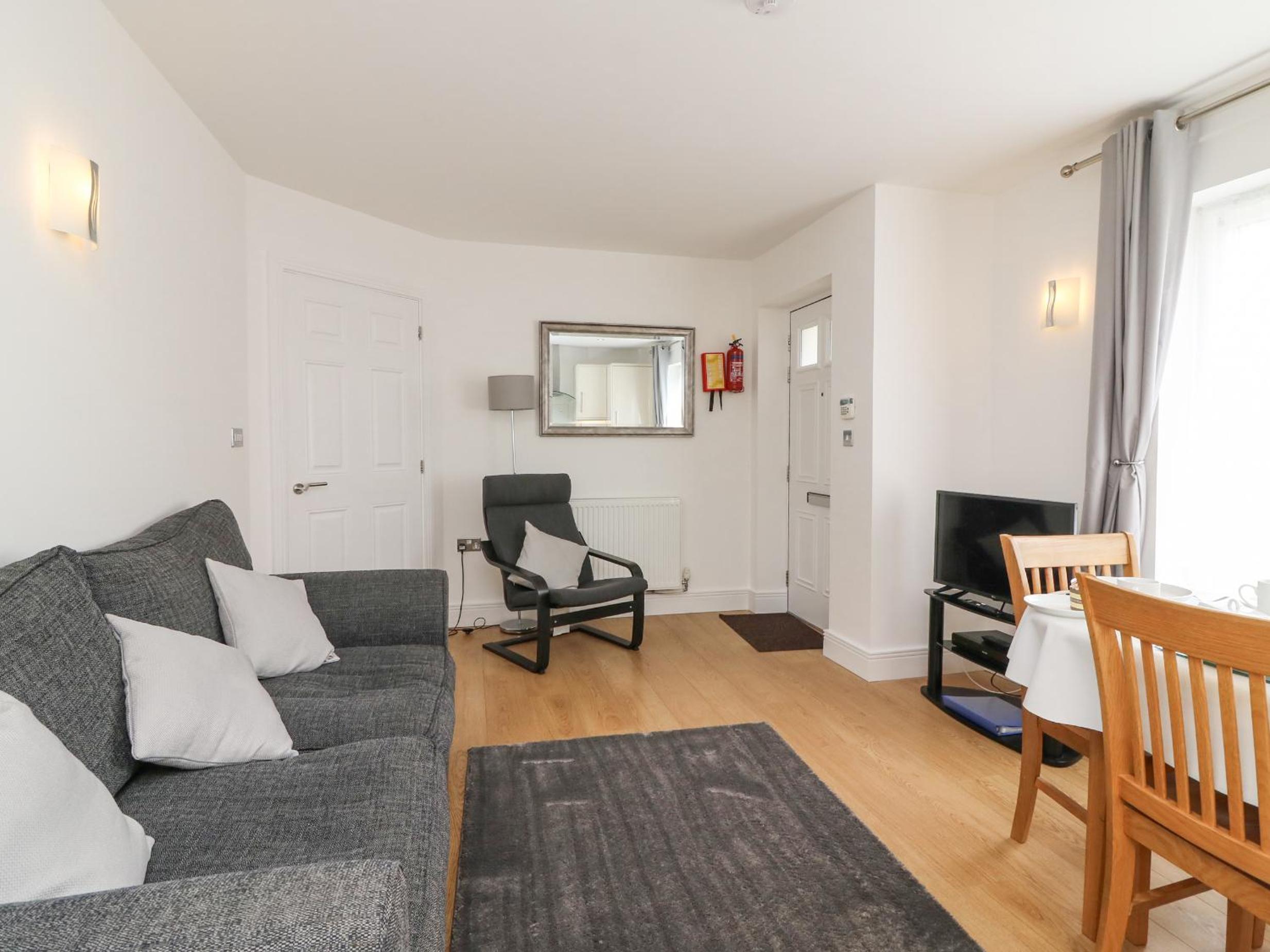 Admiral's Quarter Apartment 4 view 3