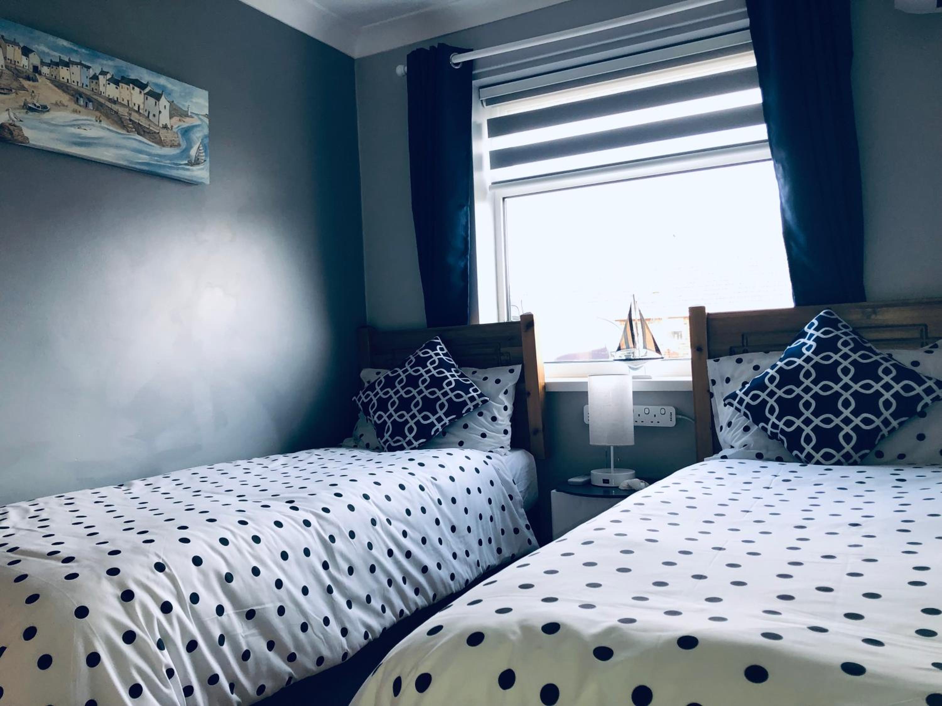 The Phoenix by the Sea- 2 bedroom flat in hunny