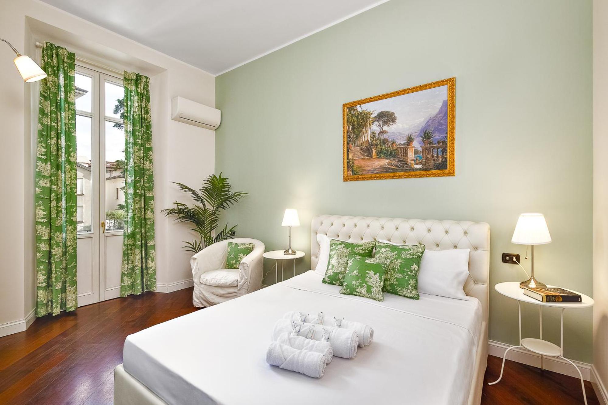 (5 bedrooms) 3 Seasons Villa on Como Lake view 5