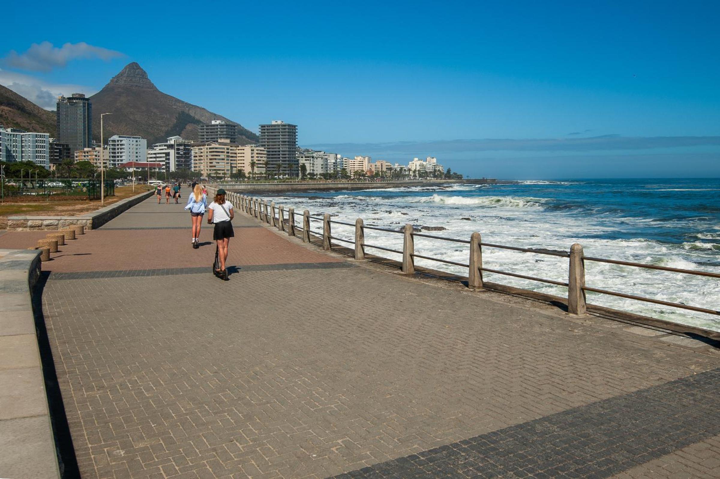 CAPE TOWN - MOUILLE POINT - SEA VIEW APARTMENT view 3