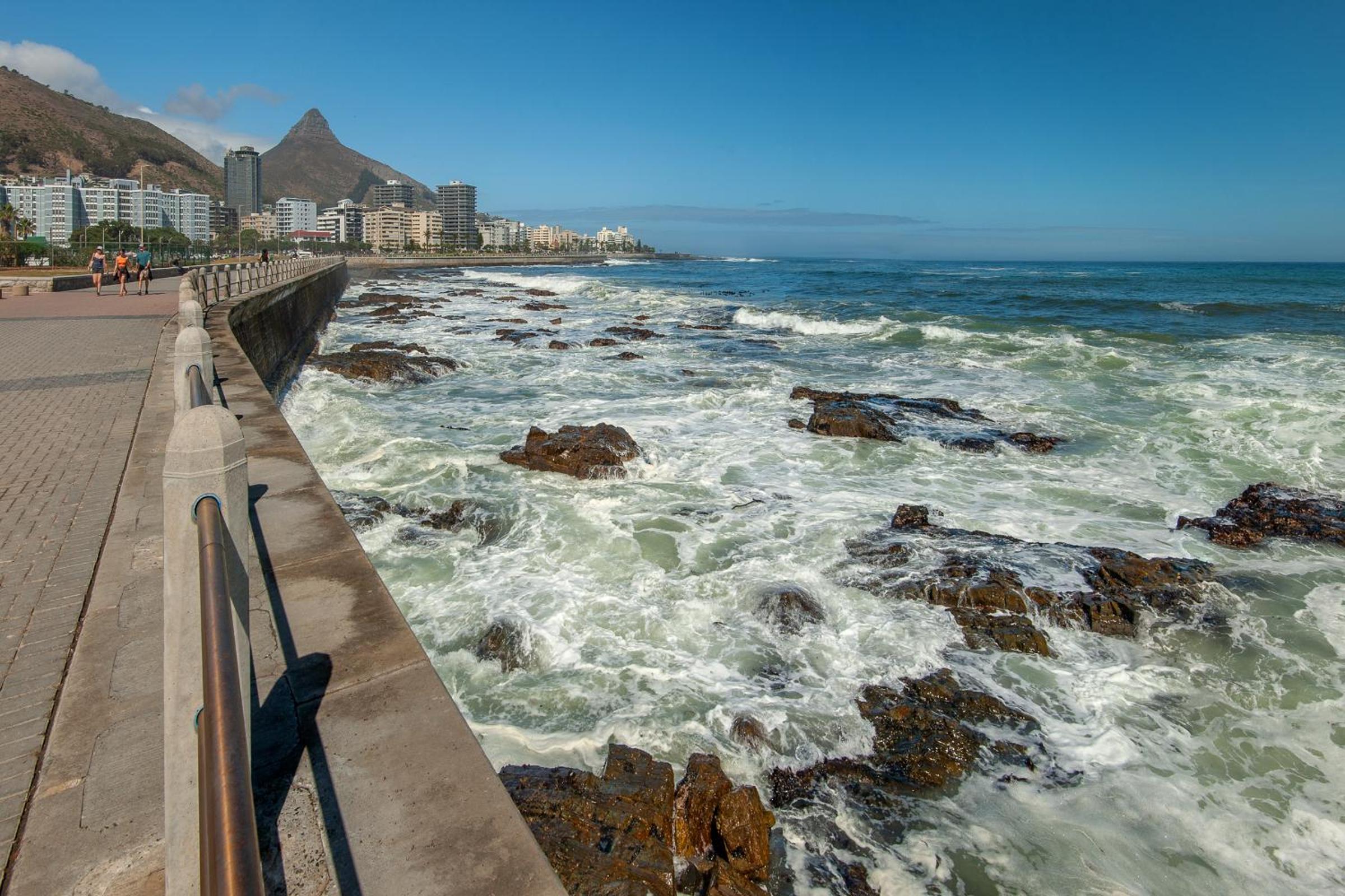 CAPE TOWN - MOUILLE POINT - SEA VIEW APARTMENT view 4