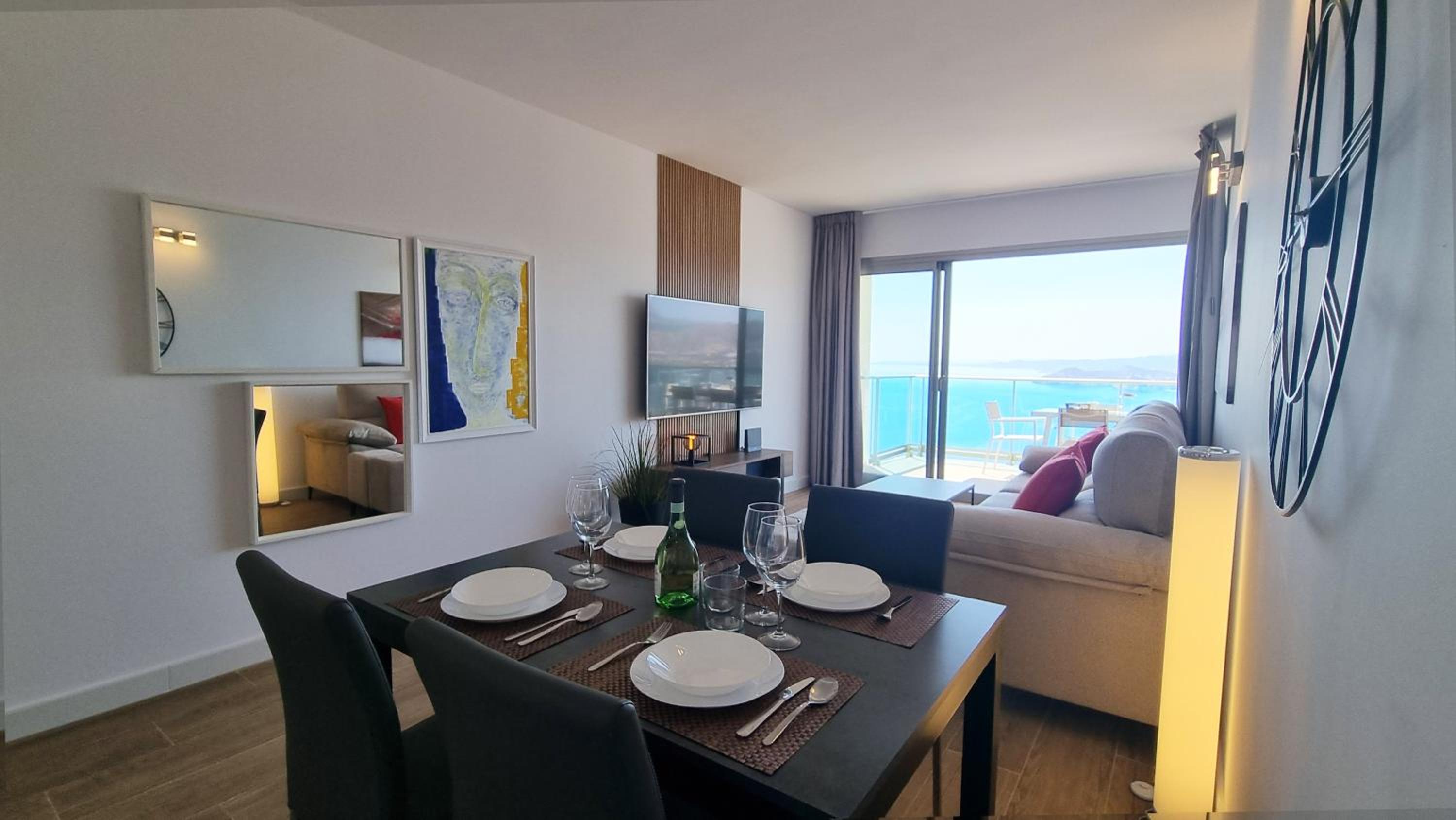 Skyscraper apartment with panoramic views - floor 38 view 3