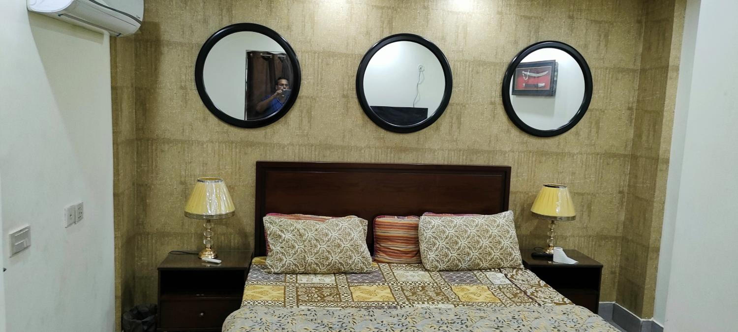 Luxury One Bed With Free wifi view 5