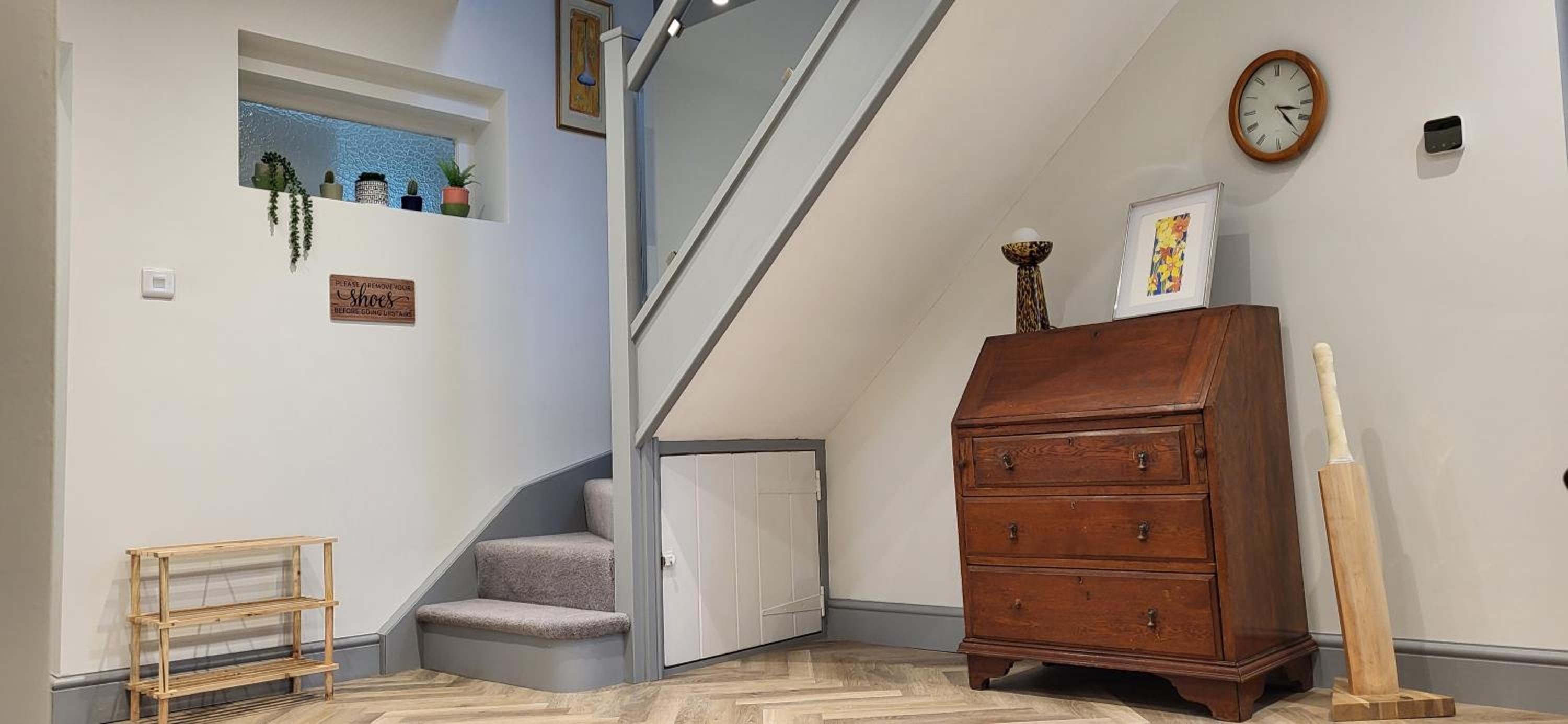 Lovely 3 bed house with amazing city views & free parking view 2