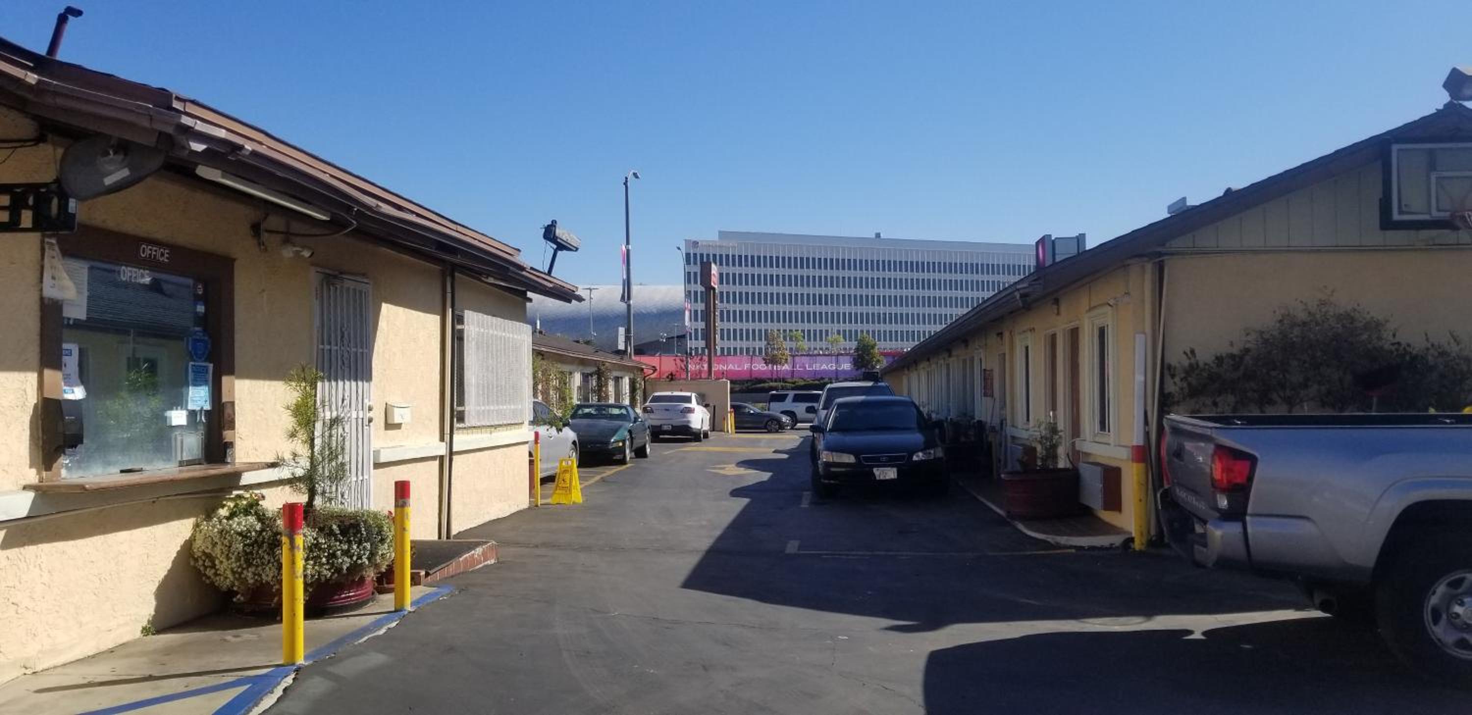 Hollywood Park Motel