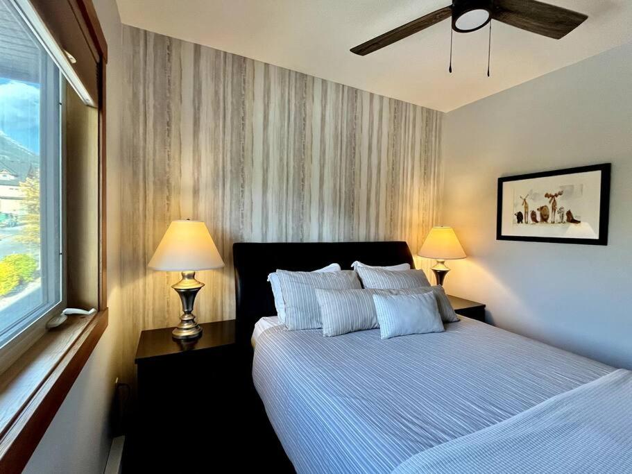 L202 - A Relaxed Vacation- 2BD+2BT, Heated Pool, Hot tubs, Gym, AC, Parkade