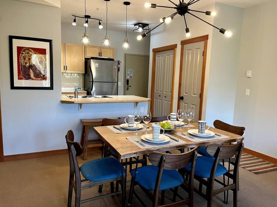 L202 - A Relaxed Vacation- 2BD+2BT, Heated Pool, Hot tubs, Gym, AC, Parkade