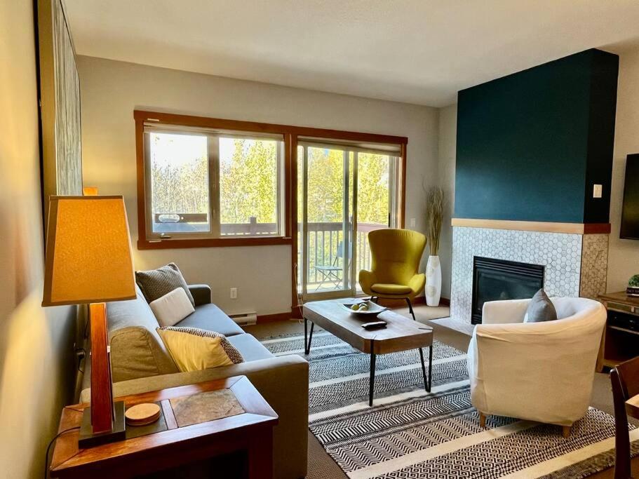 L202 - A Relaxed Vacation- 2BD+2BT, Heated Pool, Hot tubs, Gym, AC, Parkade