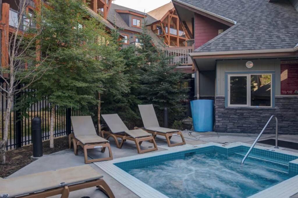 L202 - A Relaxed Vacation- 2BD+2BT, Heated Pool, Hot tubs, Gym, AC, Parkade