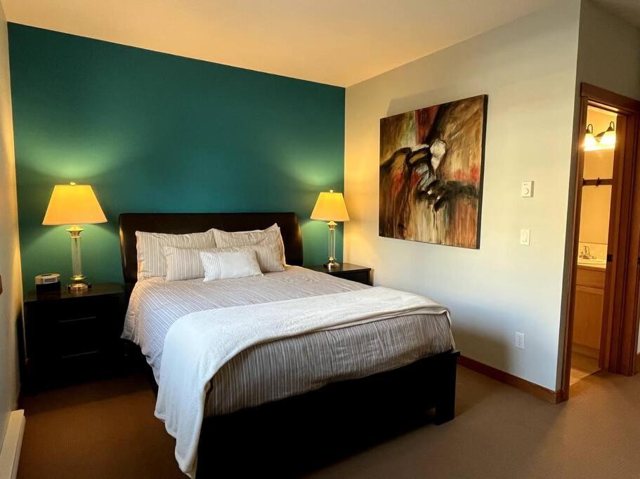 L202 - A Relaxed Vacation- 2BD+2BT, Heated Pool, Hot tubs, Gym, AC, Parkade